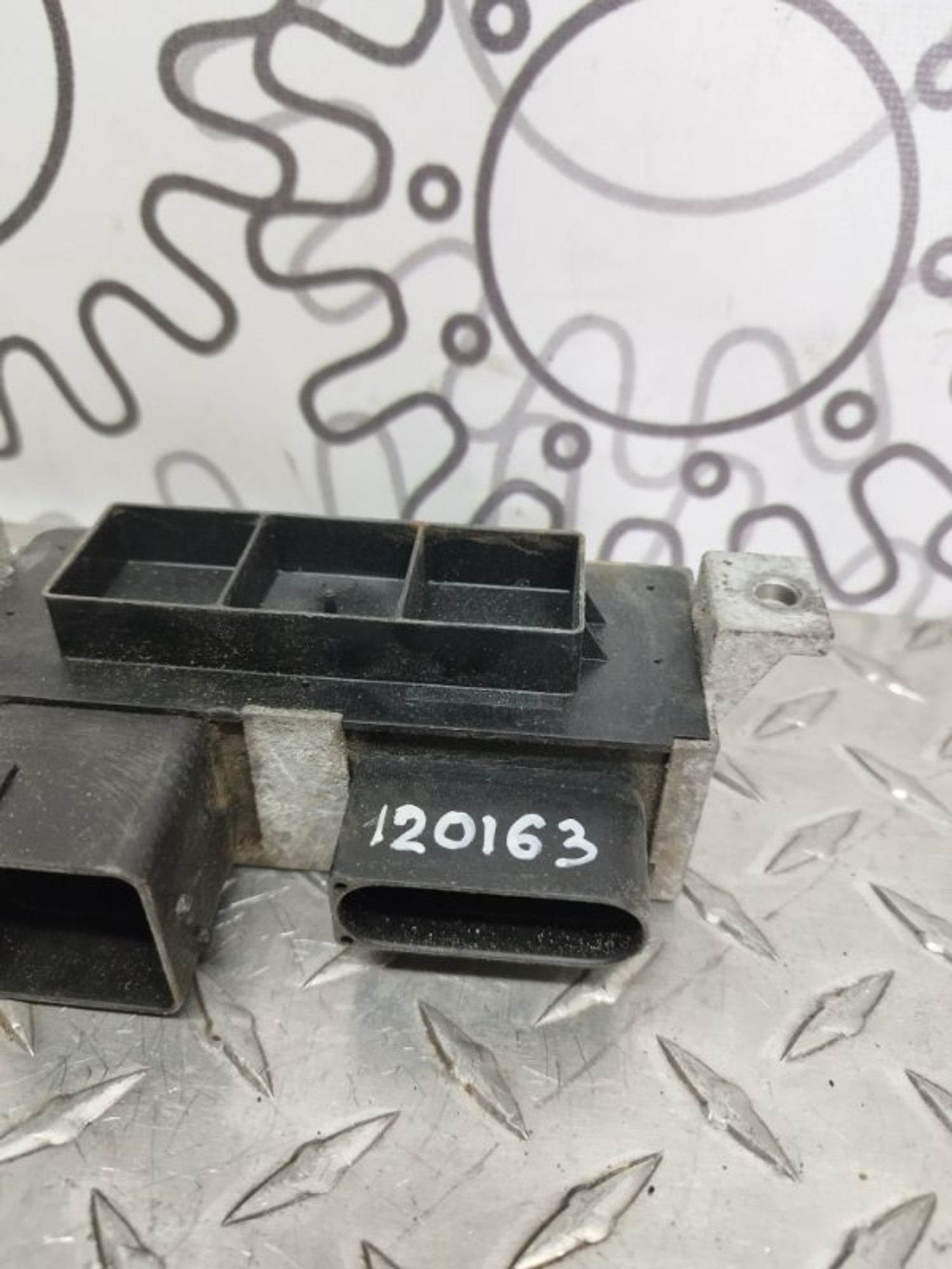 https://ycs.partsauto.market/partsauto-images/thmbs/09666ac43eaebd93bcda7818c490e81d/106b04cc3a8c2a3c06456c0f78a70154/95fbdae1f7c36b693995c7ed84336e7c.jpg