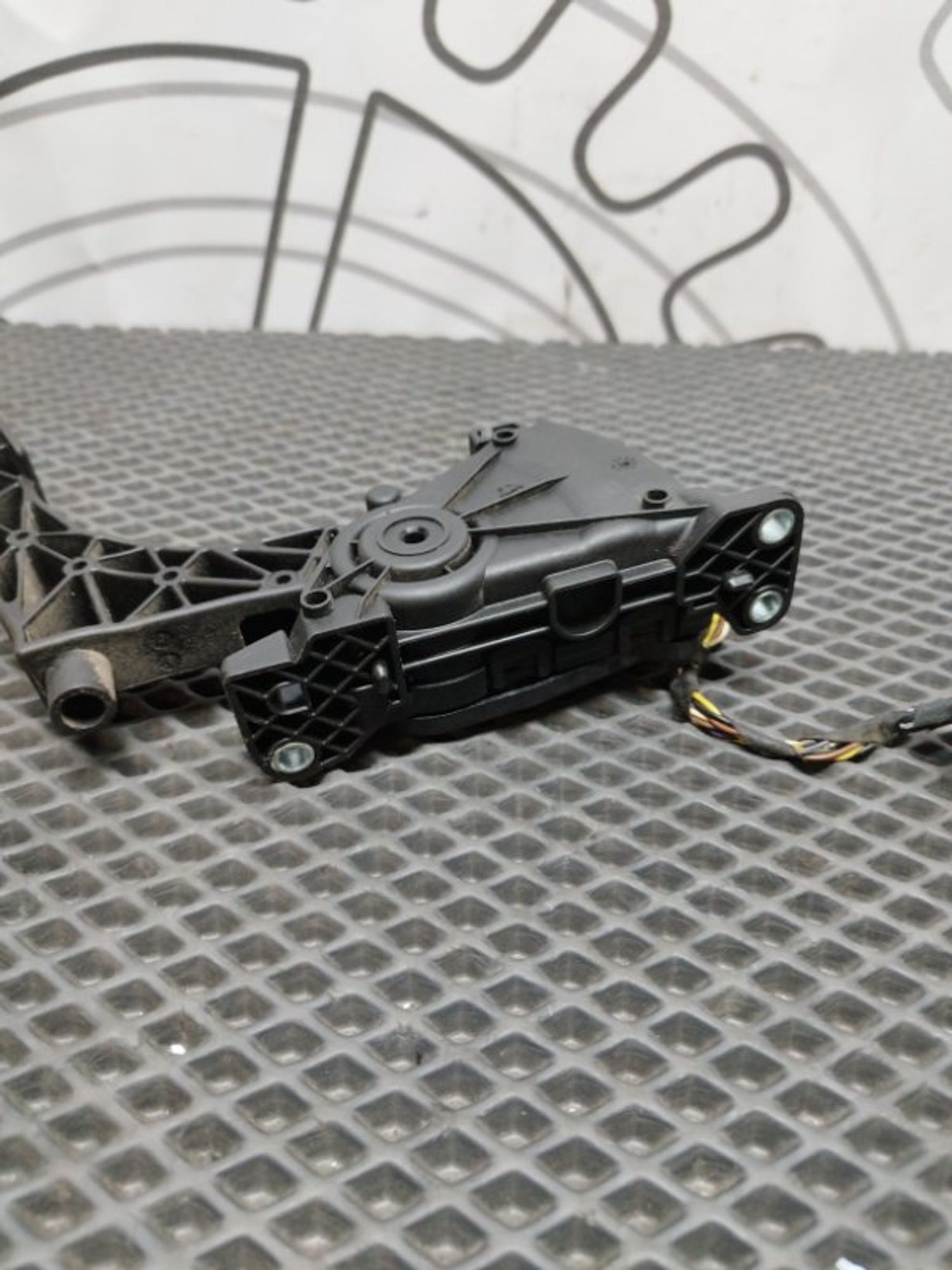 https://ycs.partsauto.market/partsauto-images/thmbs/09666ac43eaebd93bcda7818c490e81d/27d097836713830ef740371618104174/1d46e0f4001374f2c8bb7282746b907e.jpg
