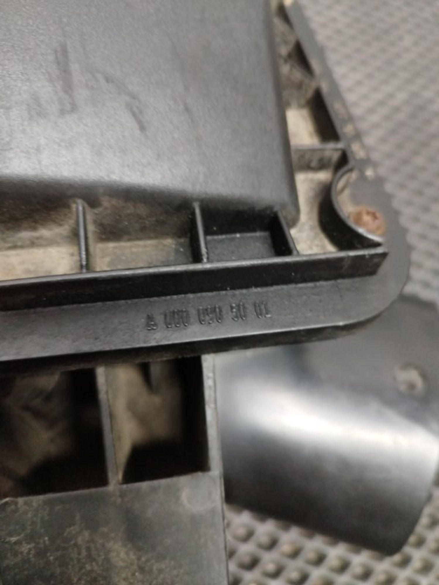 https://ycs.partsauto.market/partsauto-images/thmbs/09666ac43eaebd93bcda7818c490e81d/35cbee576c64fd7c5351496875a75821/93e0b6b650e8da84ef1e98445e482637.jpg