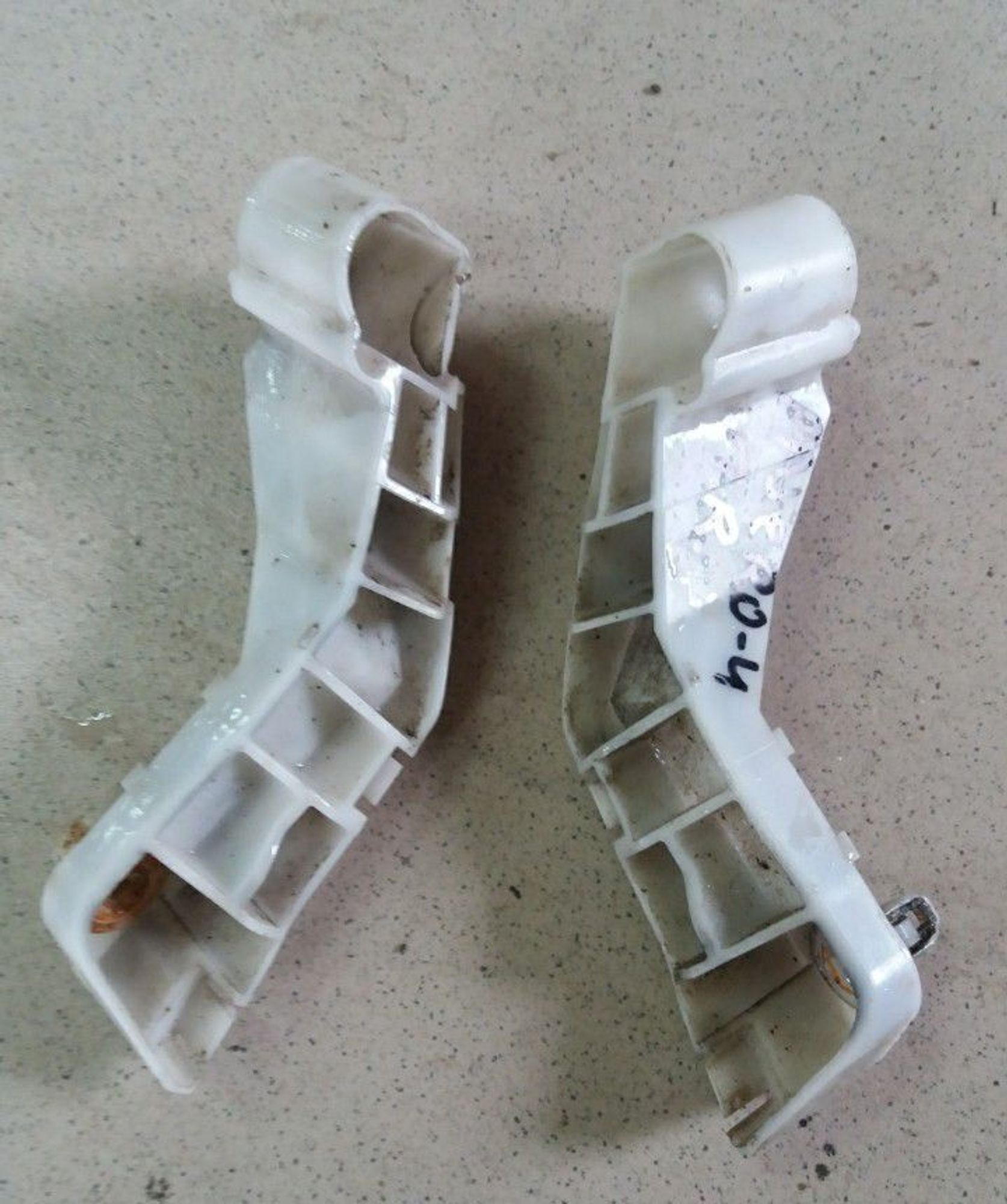 Кронштейн переднего бампера Mitsubishi Pajero 4, 500 рублей, Брянск