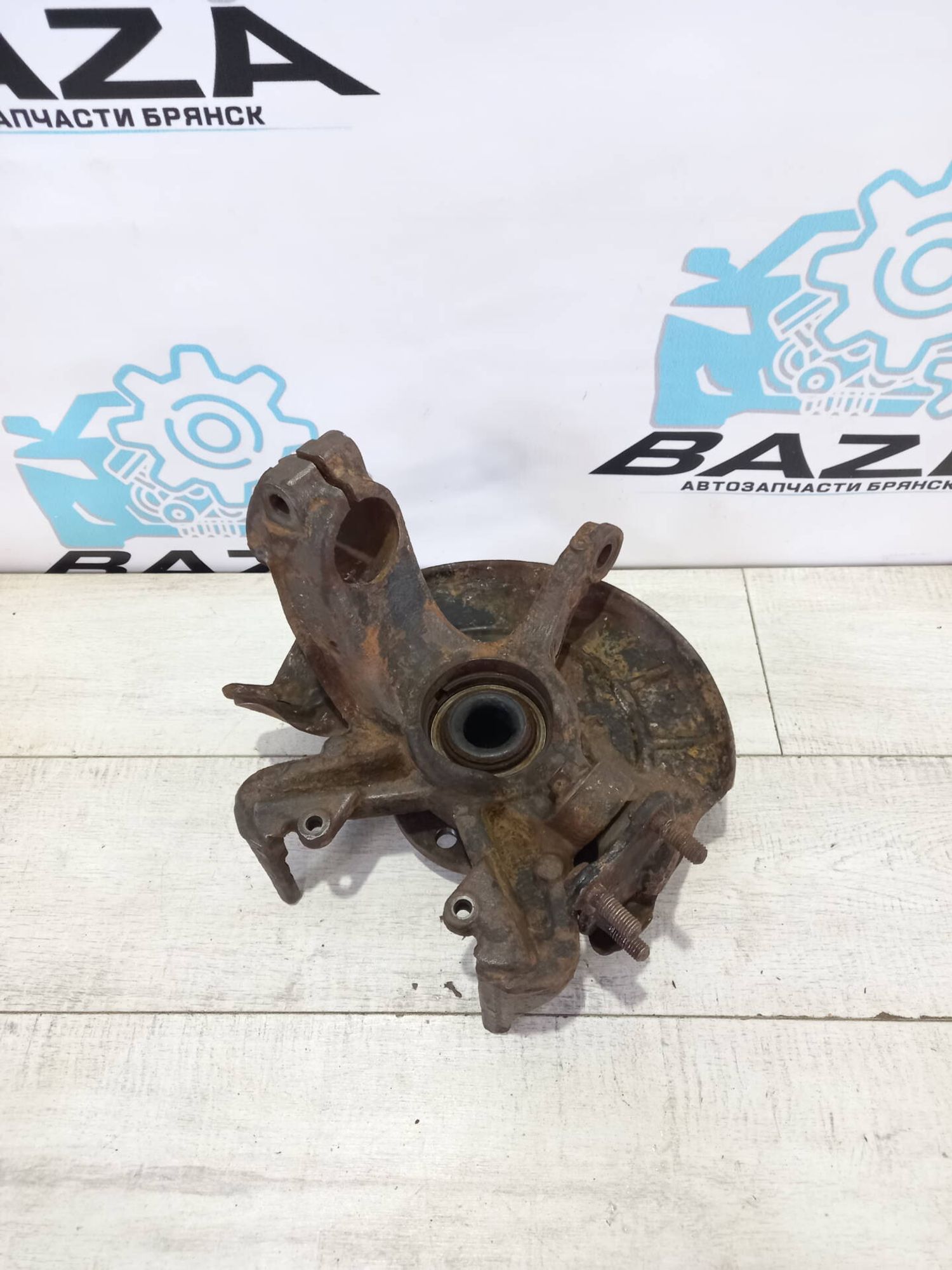 Кулак передний правый Volkswagen Polo 5, 4500 рублей, Брянск