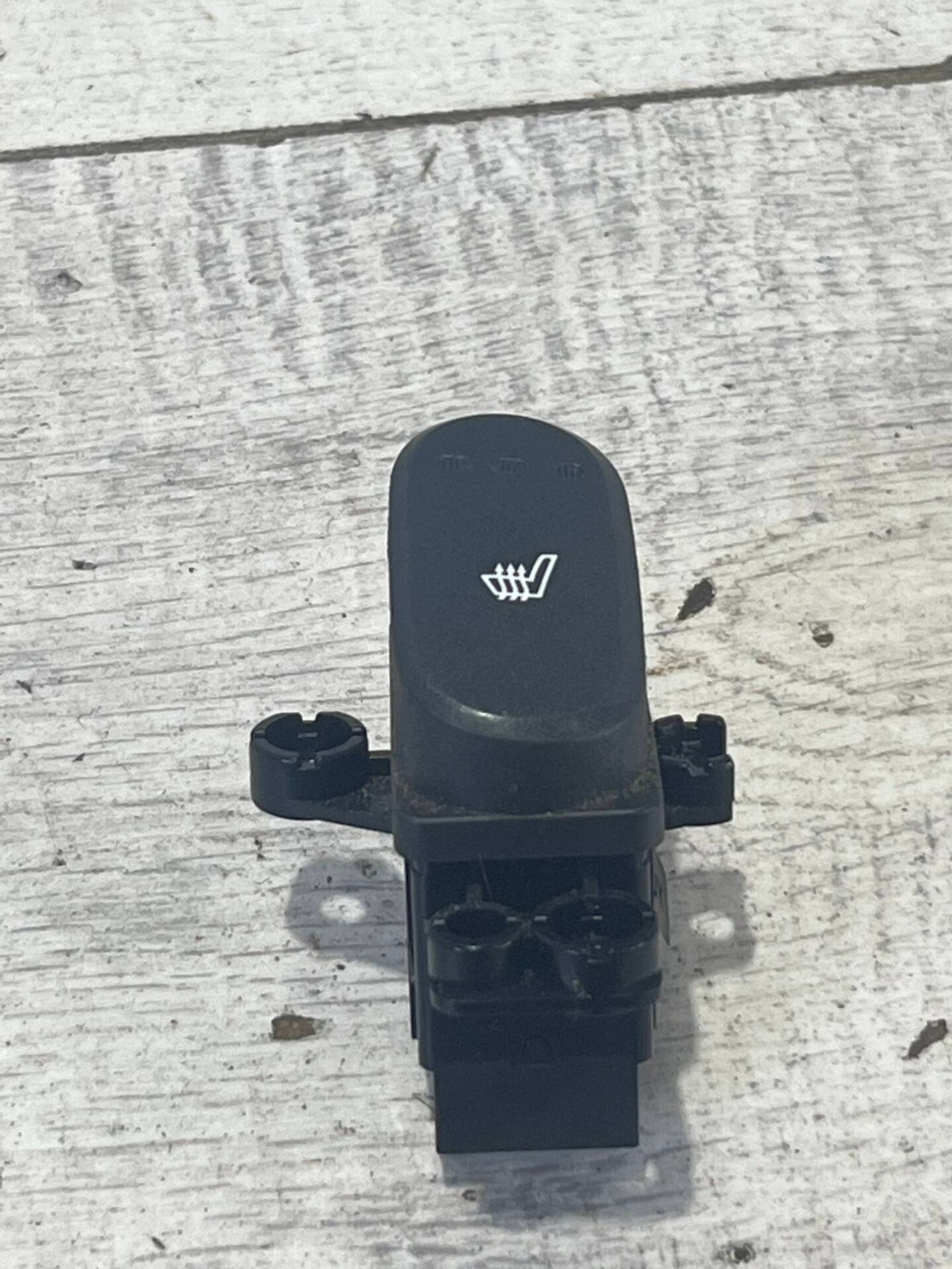 Кнопка обогрева сидений правая Kia Cerato 3, 700 рублей, Брянск