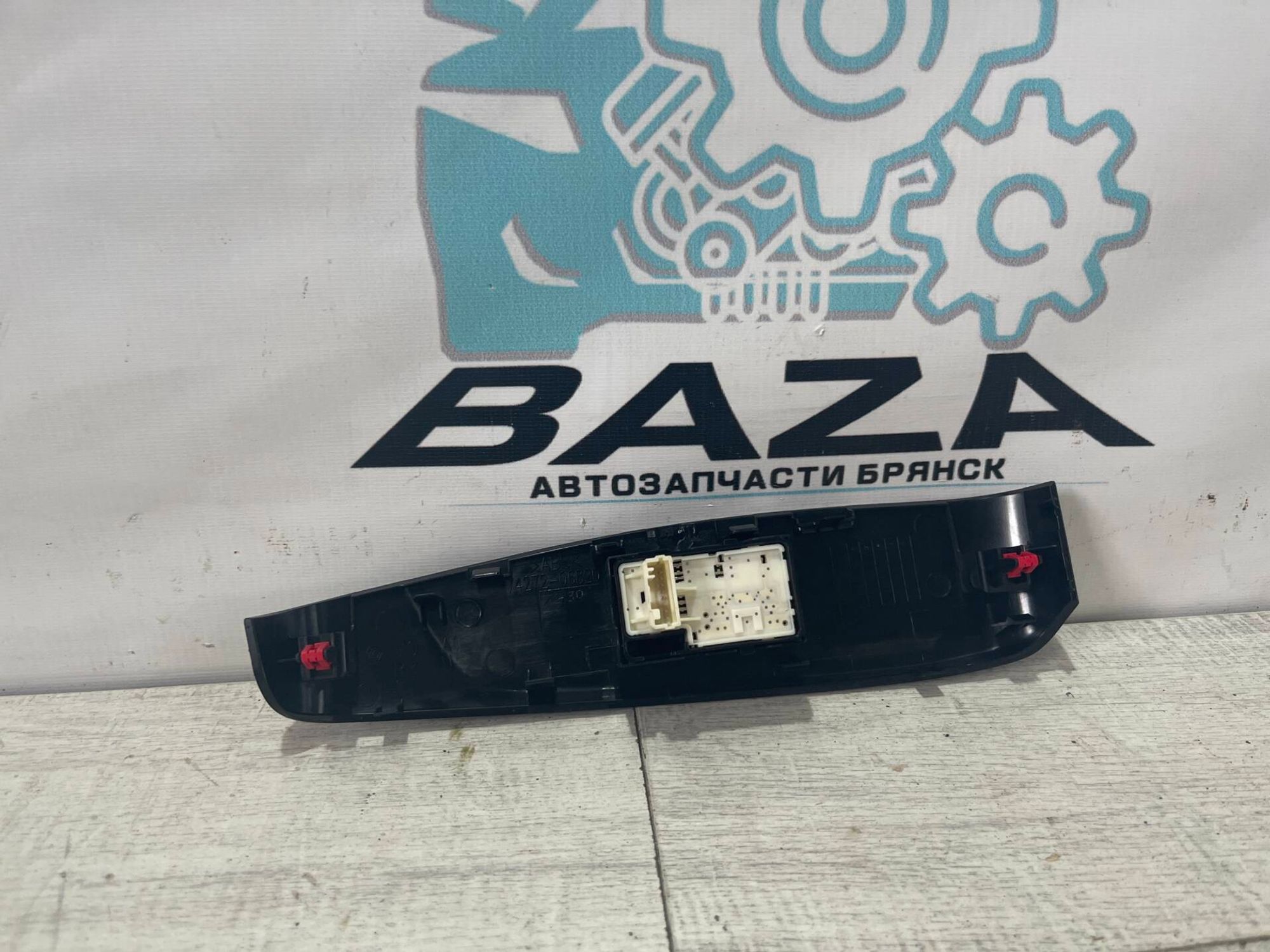 Кнопка заднего стеклоподъемника Toyota Camry V70, 3000 рублей, Брянск