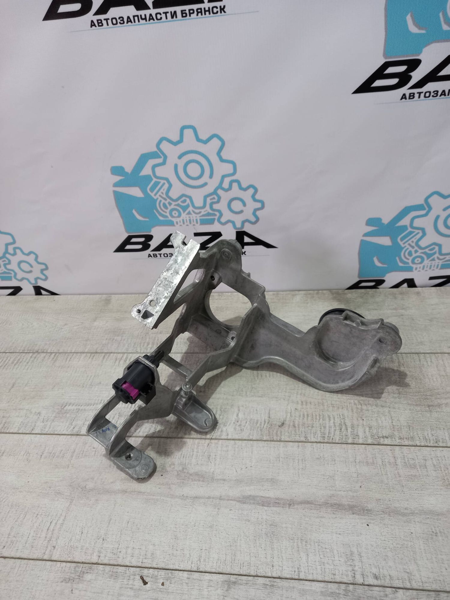 Кронштейн педального узла Audi A6 C7, 2000 рублей, Брянск