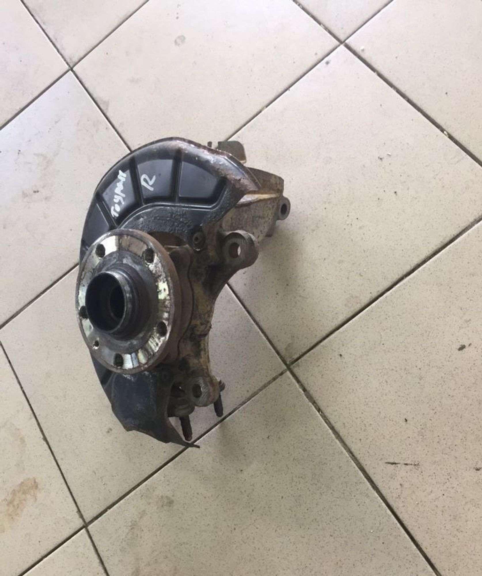 Кулак поворотный правый VW Touran, 4000 рублей, Брянск