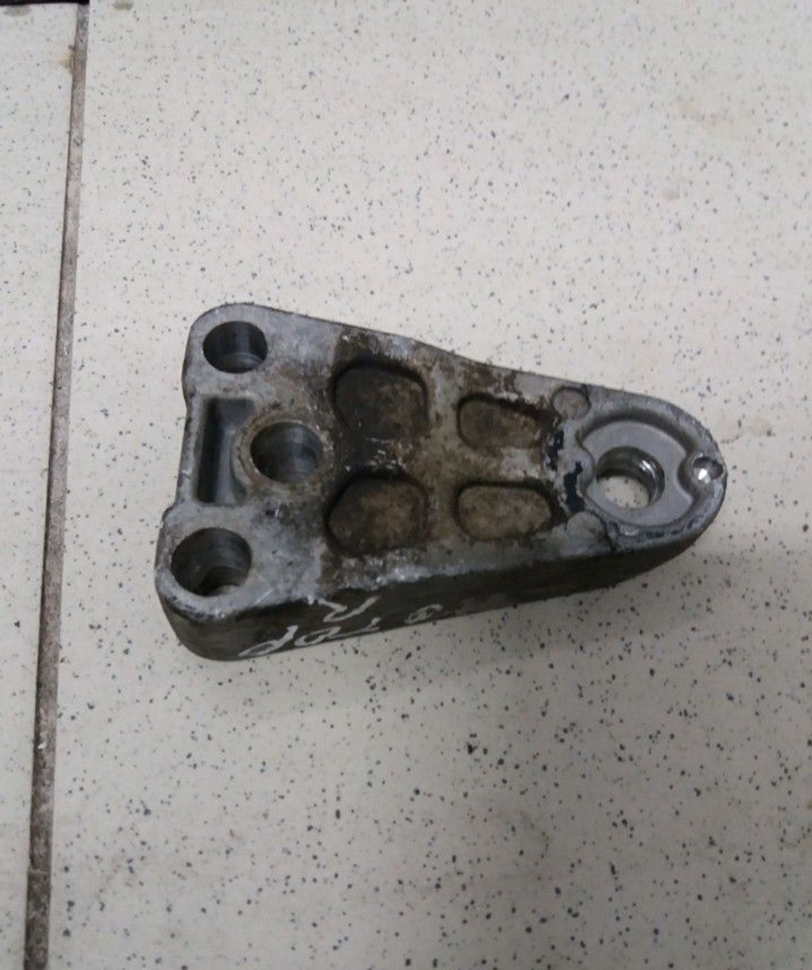 Крепление двигателя правое Kia Cerato G4GC, 1000 рублей, Брянск