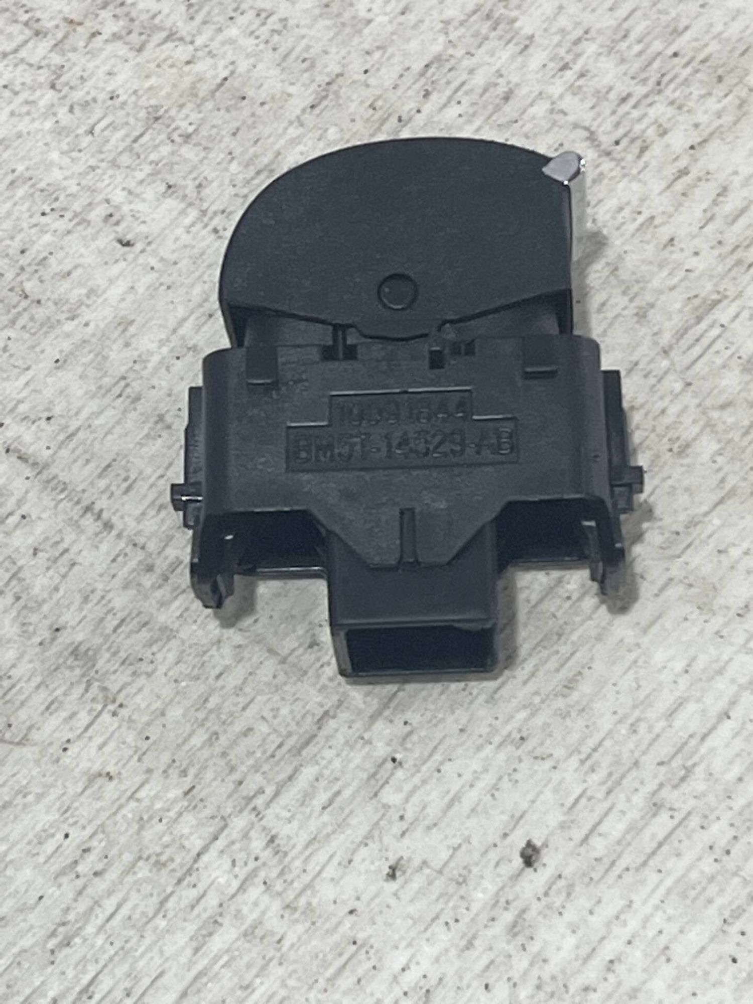 Передняя кнопка стеклоподъемника Ford Focus 3, 500 рублей, Брянск