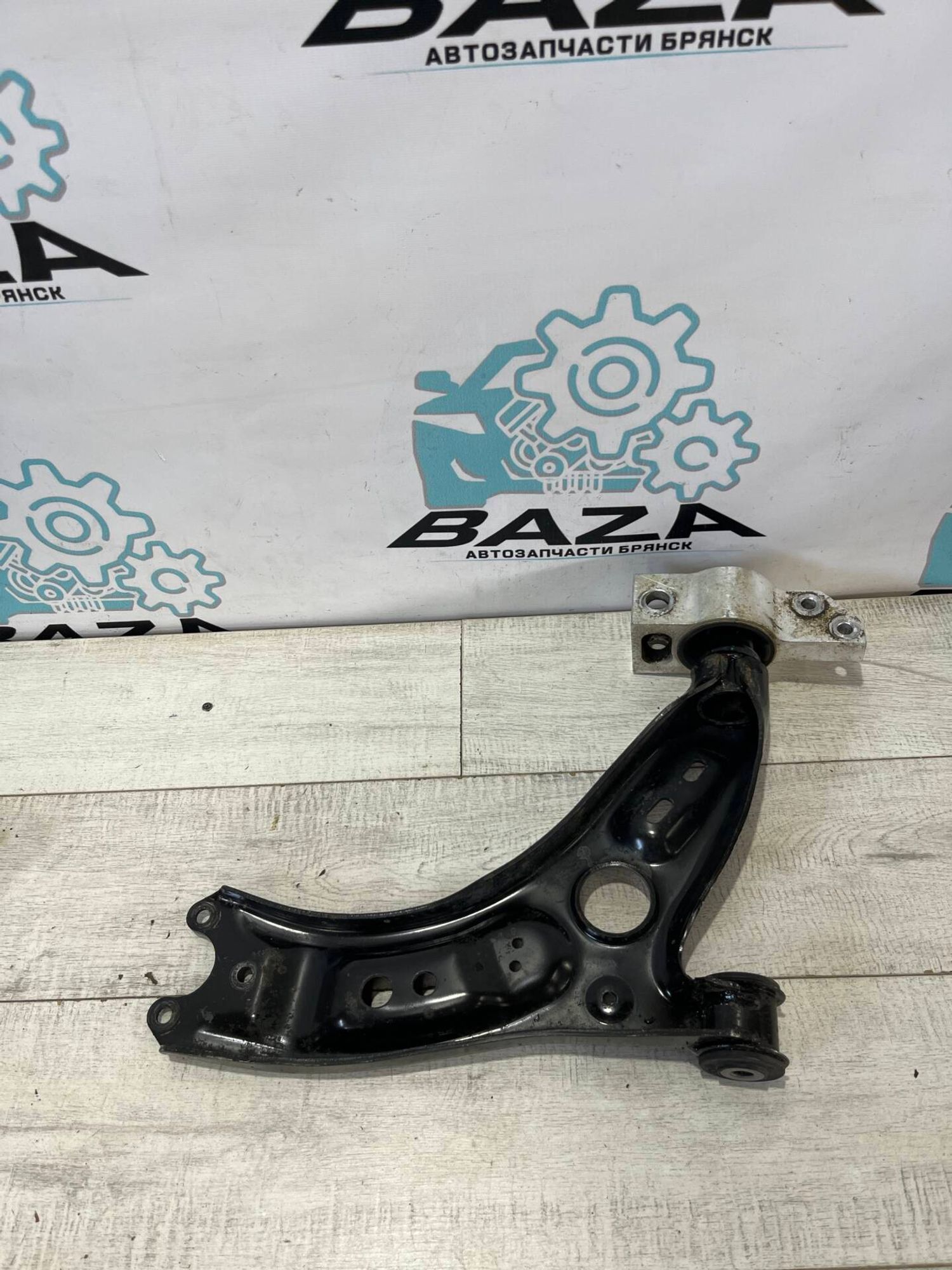 Передний левый рычаг Volkswagen Tiguan, 2500 рублей, Брянск
