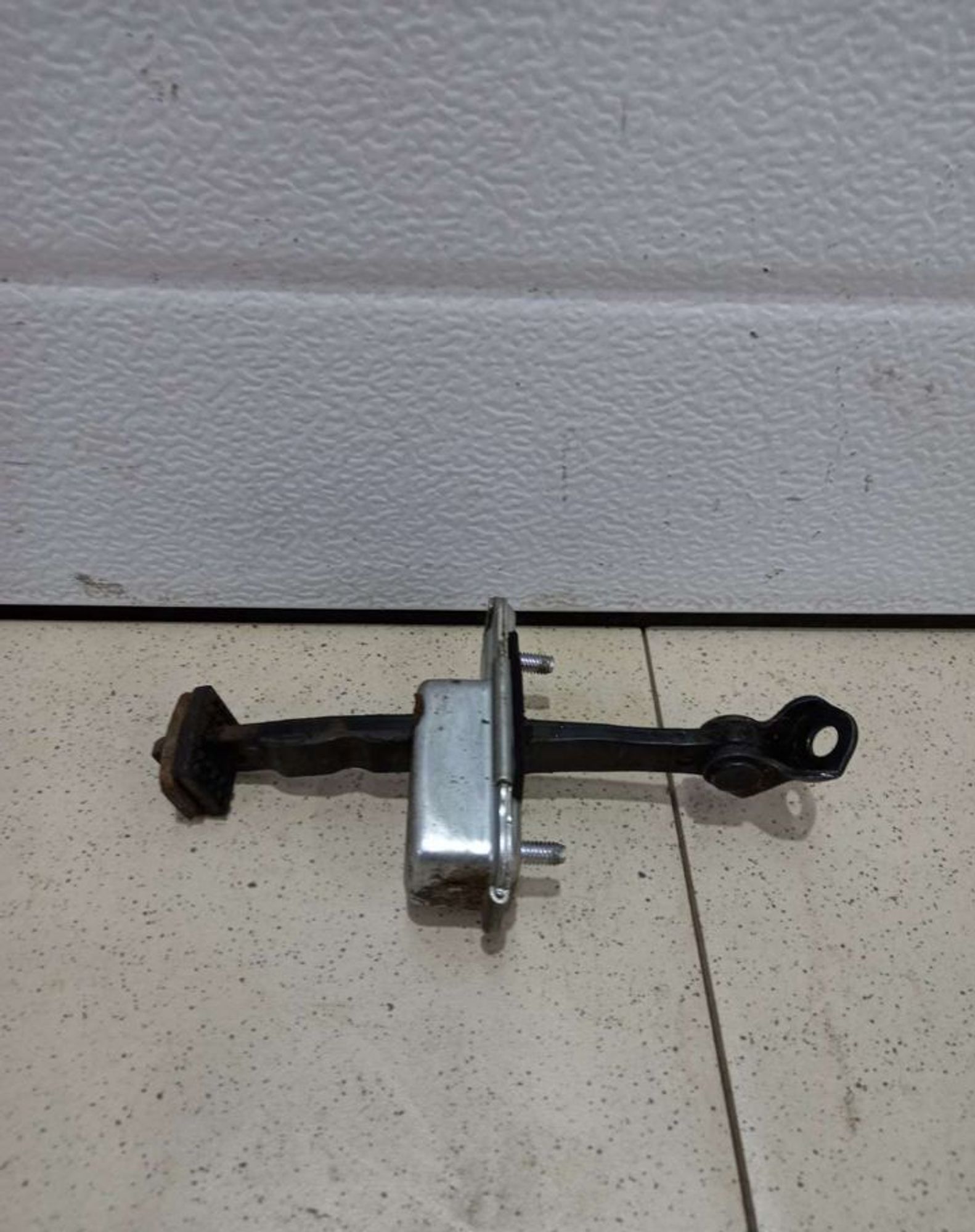 Ограничить передней правой двери Kia Sportage 3, 500 рублей, Брянск