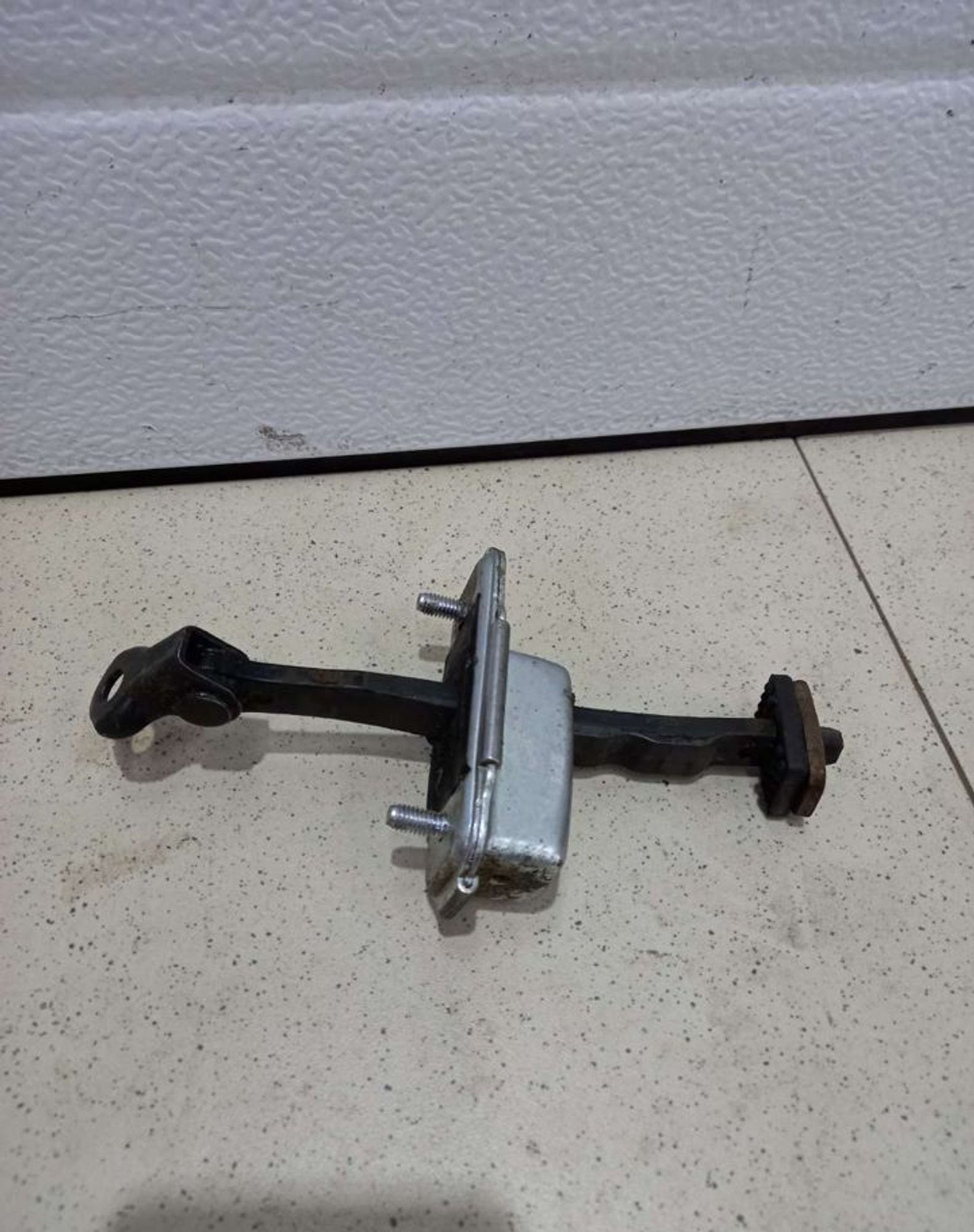 Ограничить передней правой двери Kia Sportage 3, 500 рублей, Брянск