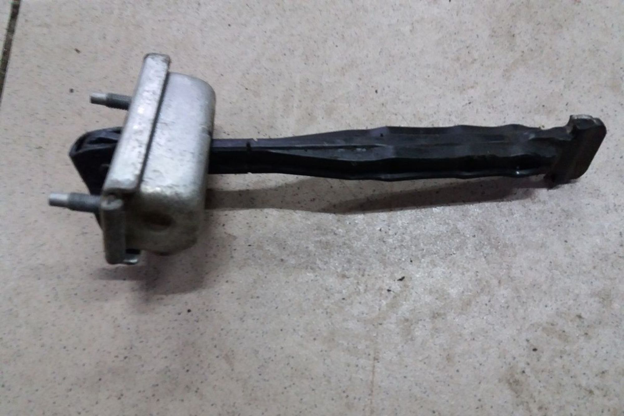 Ограничитель двери передней правой Chevrolet Cruze, 500 рублей, Брянск