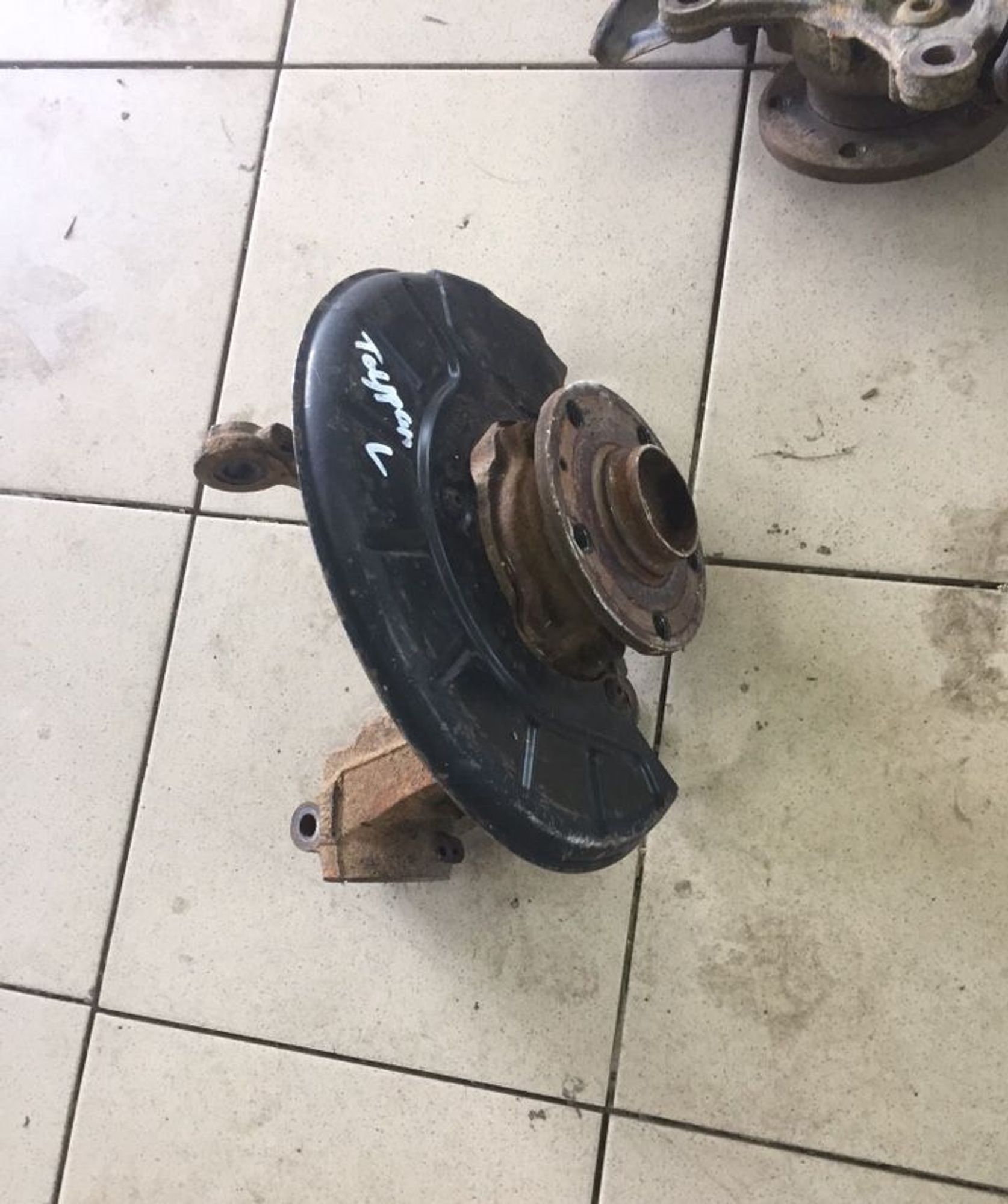 Кулак поворотный левый VW Volkswagen Touran, 4000 рублей, Брянск