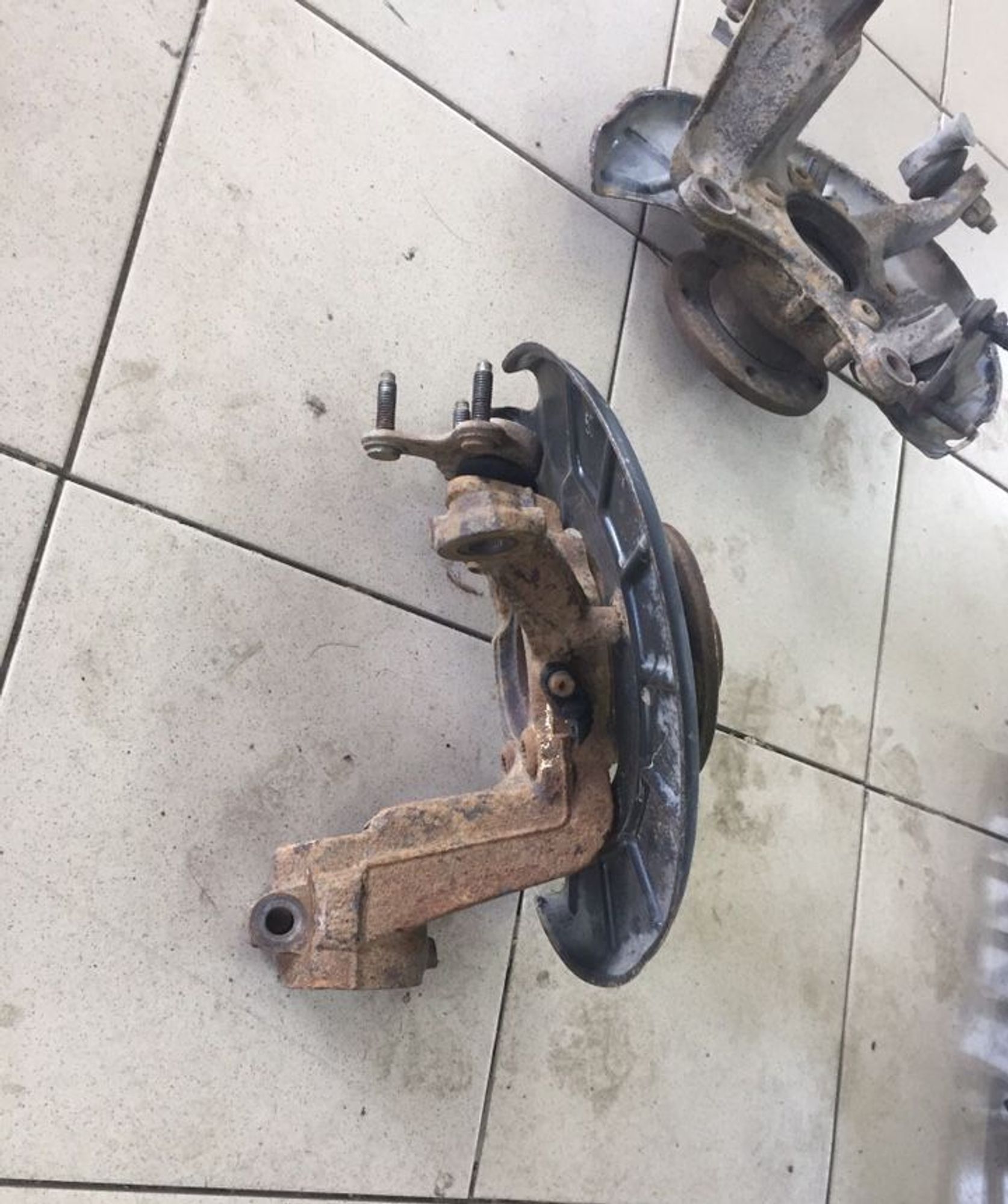 Кулак поворотный левый VW Volkswagen Touran, 4000 рублей, Брянск