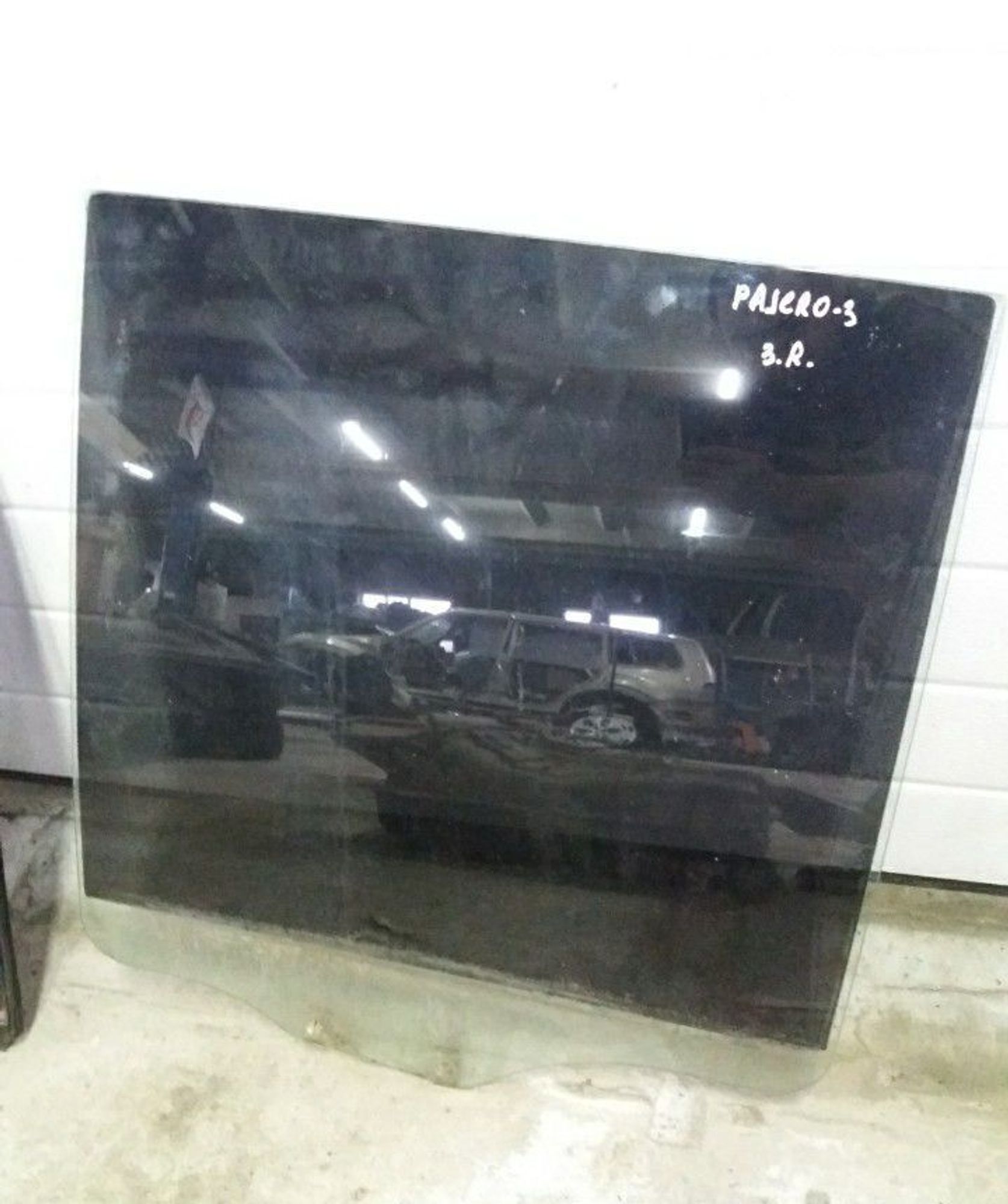 Стекло заднее правое двери Mitsubishi Pajero 3, 2000 рублей, Брянск