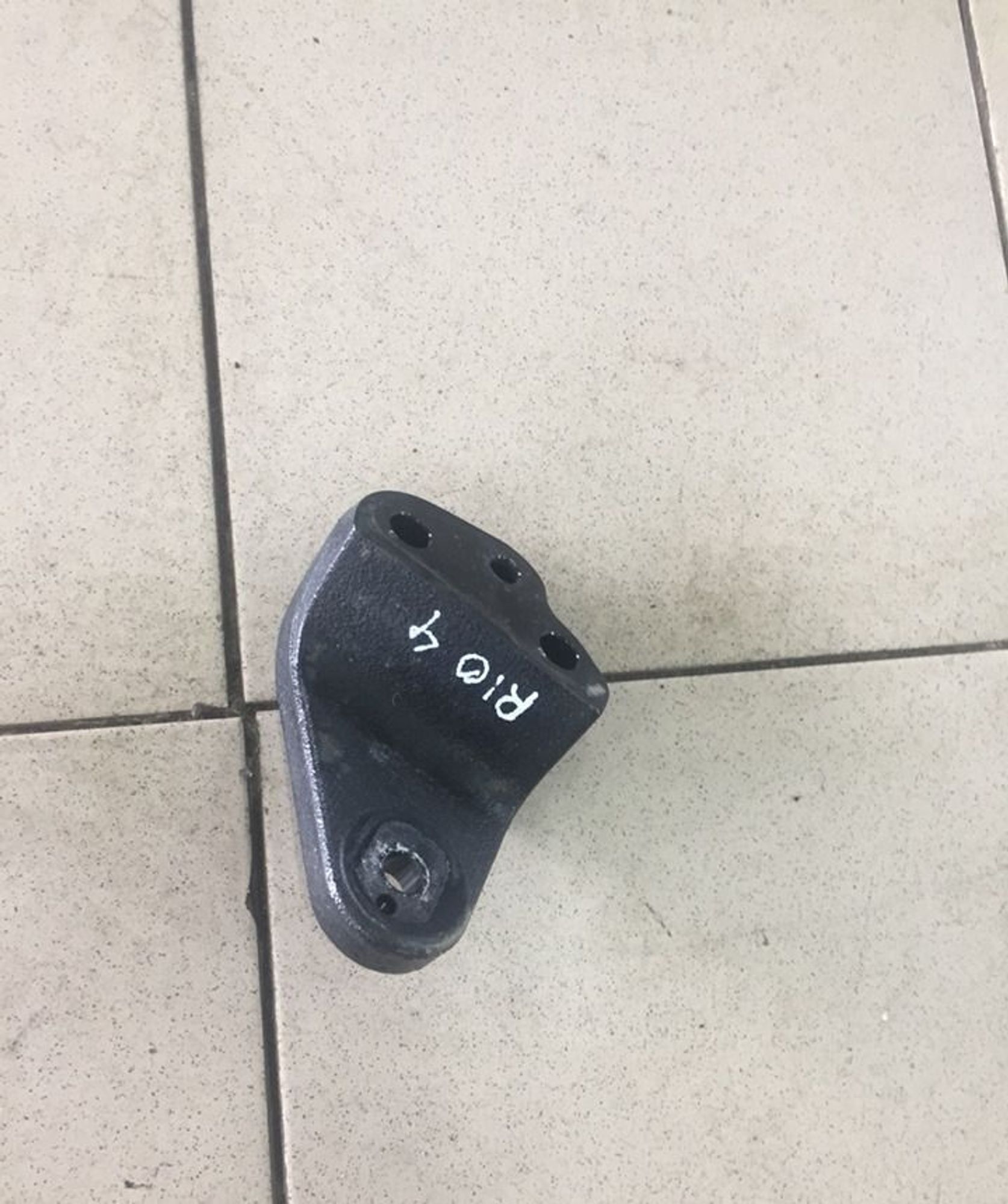 Kia Rio 4 hyndai Solaris 2 кронштейн двигателя пра, 1000 рублей, Брянск