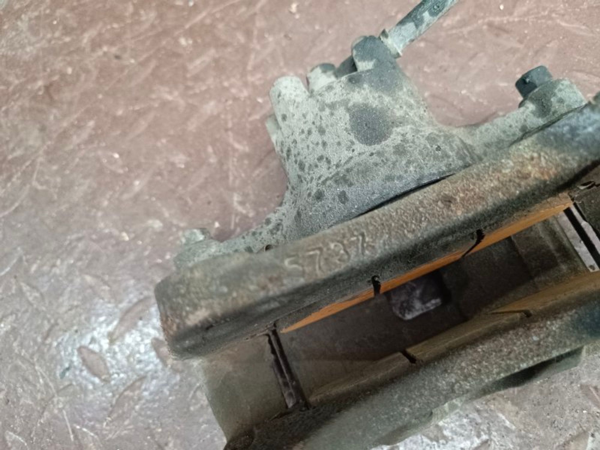 Суппорт тормозной передний правый Mitsubishi, 3000 рублей, Ростов-на-Дону