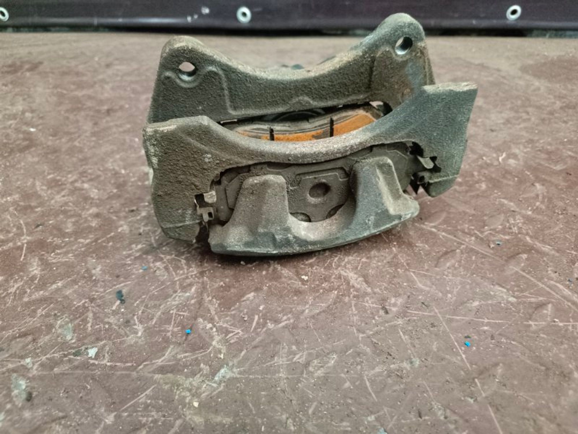 Суппорт тормозной передний правый Mitsubishi, 3000 рублей, Ростов-на-Дону