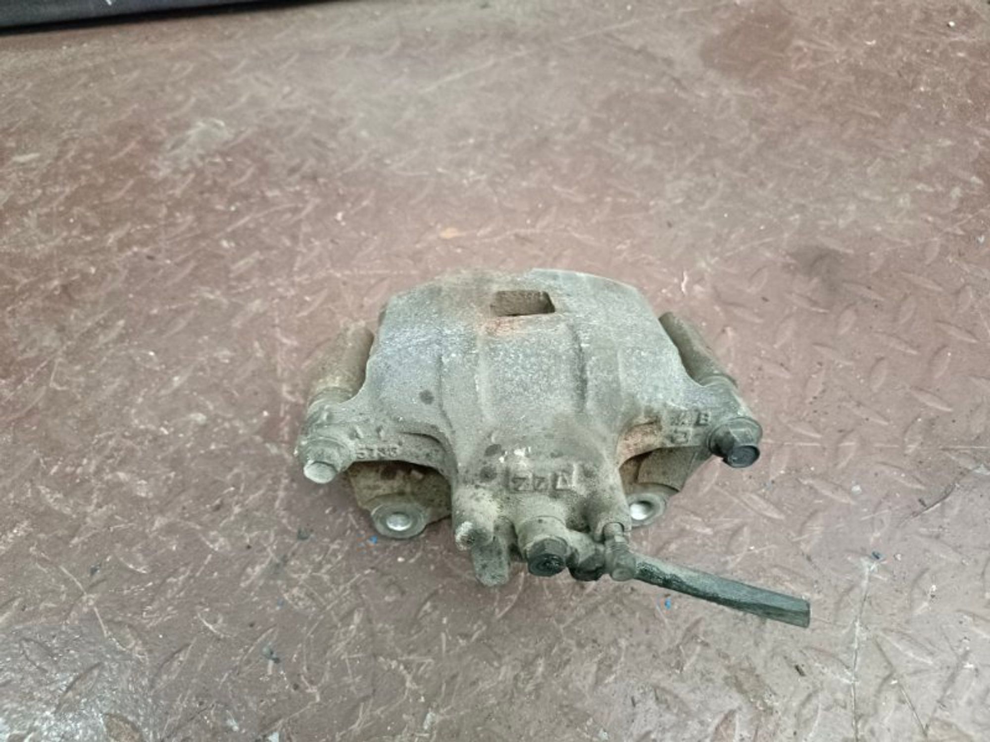 Суппорт тормозной передний правый Mitsubishi, 3000 рублей, Ростов-на-Дону