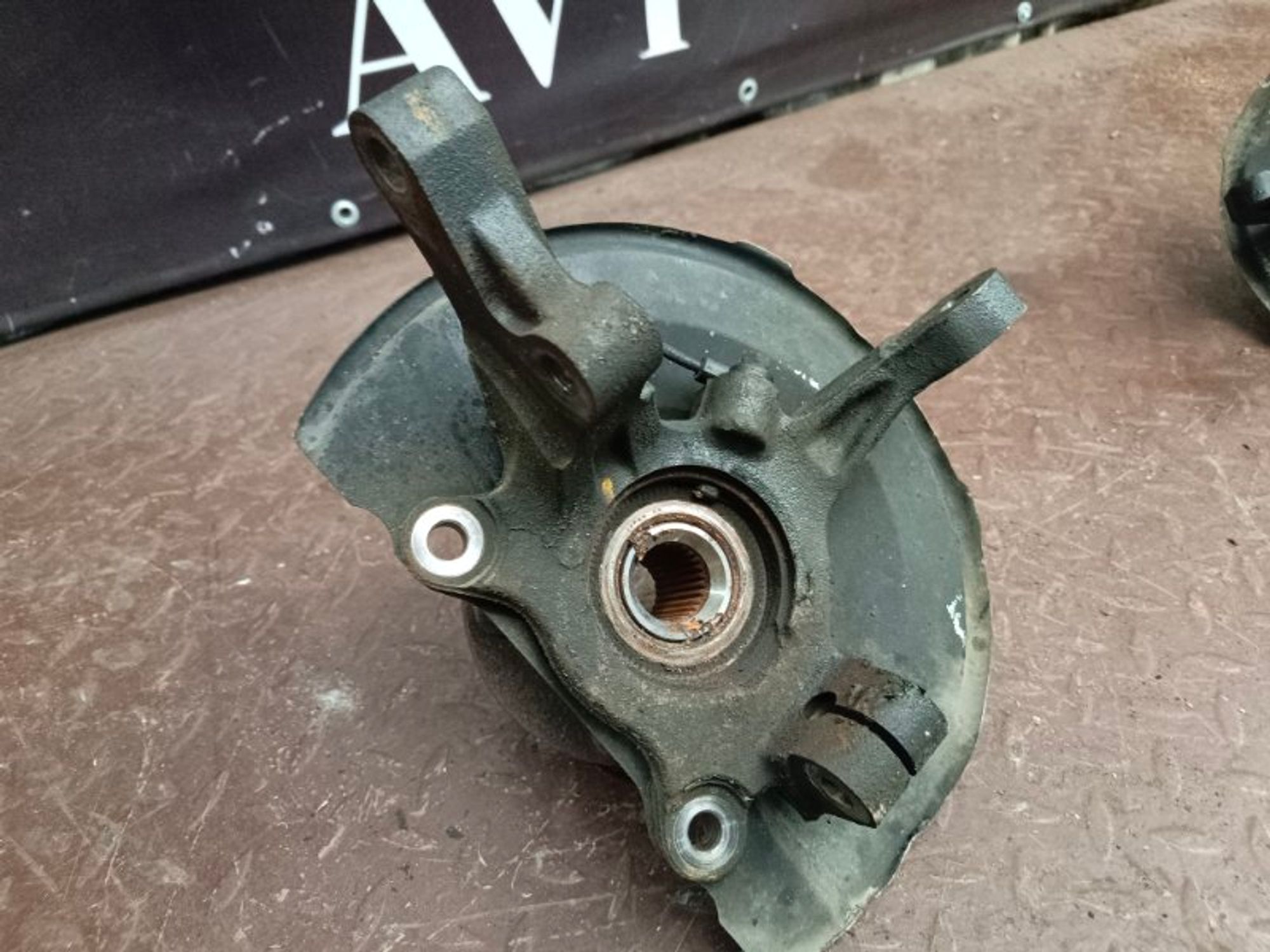 Кулак поворотный передний правый Mitsubishi, 3000 рублей, Ростов-на-Дону