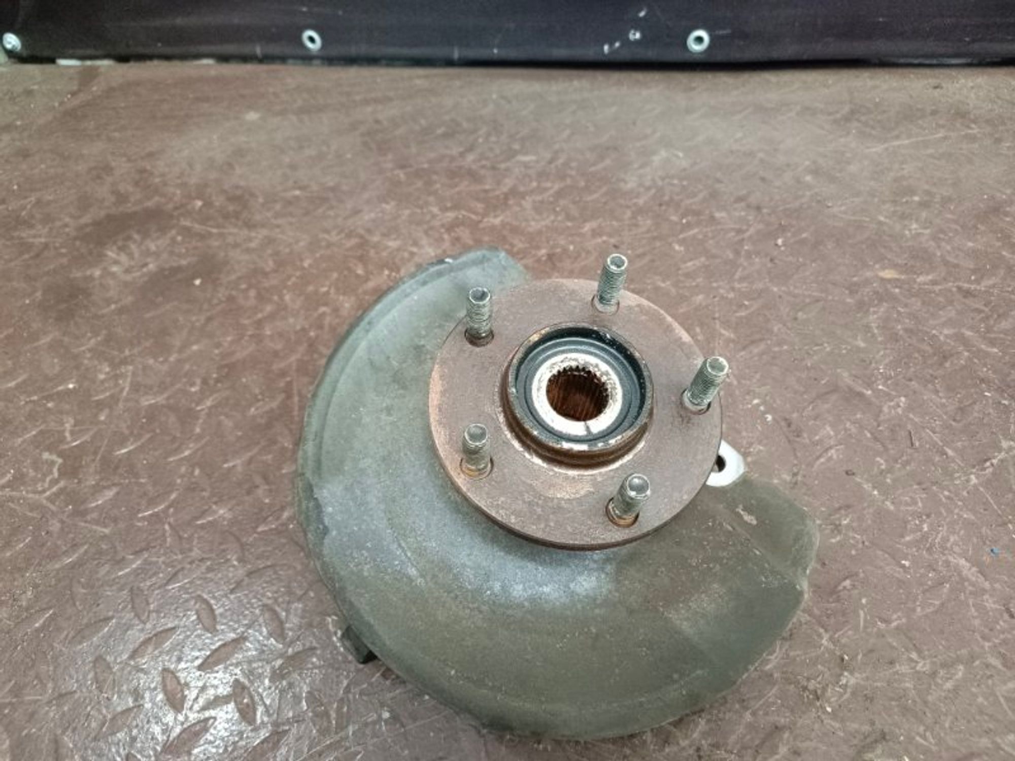 Кулак поворотный передний правый Mitsubishi, 3000 рублей, Ростов-на-Дону