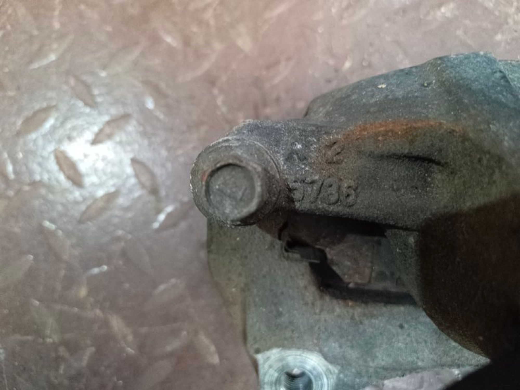 Суппорт тормозной передний левый Mitsubishi, 3000 рублей, Ростов-на-Дону