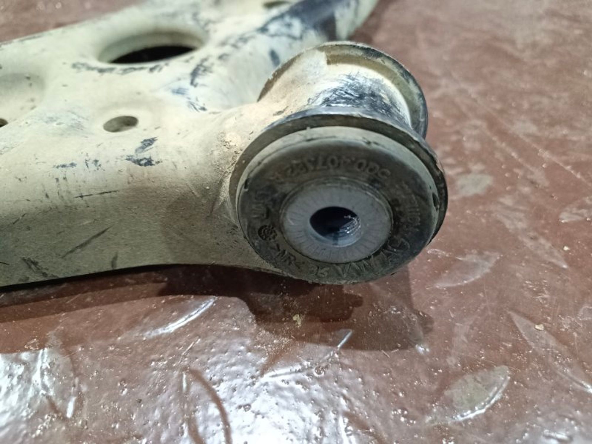 Рычаг подвески нижний передний правый Skoda, 7000 рублей, Ростов-на-Дону