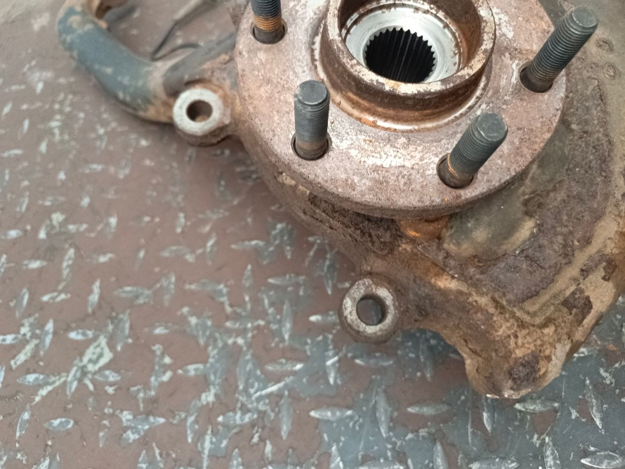 Кулак поворотный передний правый Nissan Navara, 5000 рублей, Ростов-на-Дону