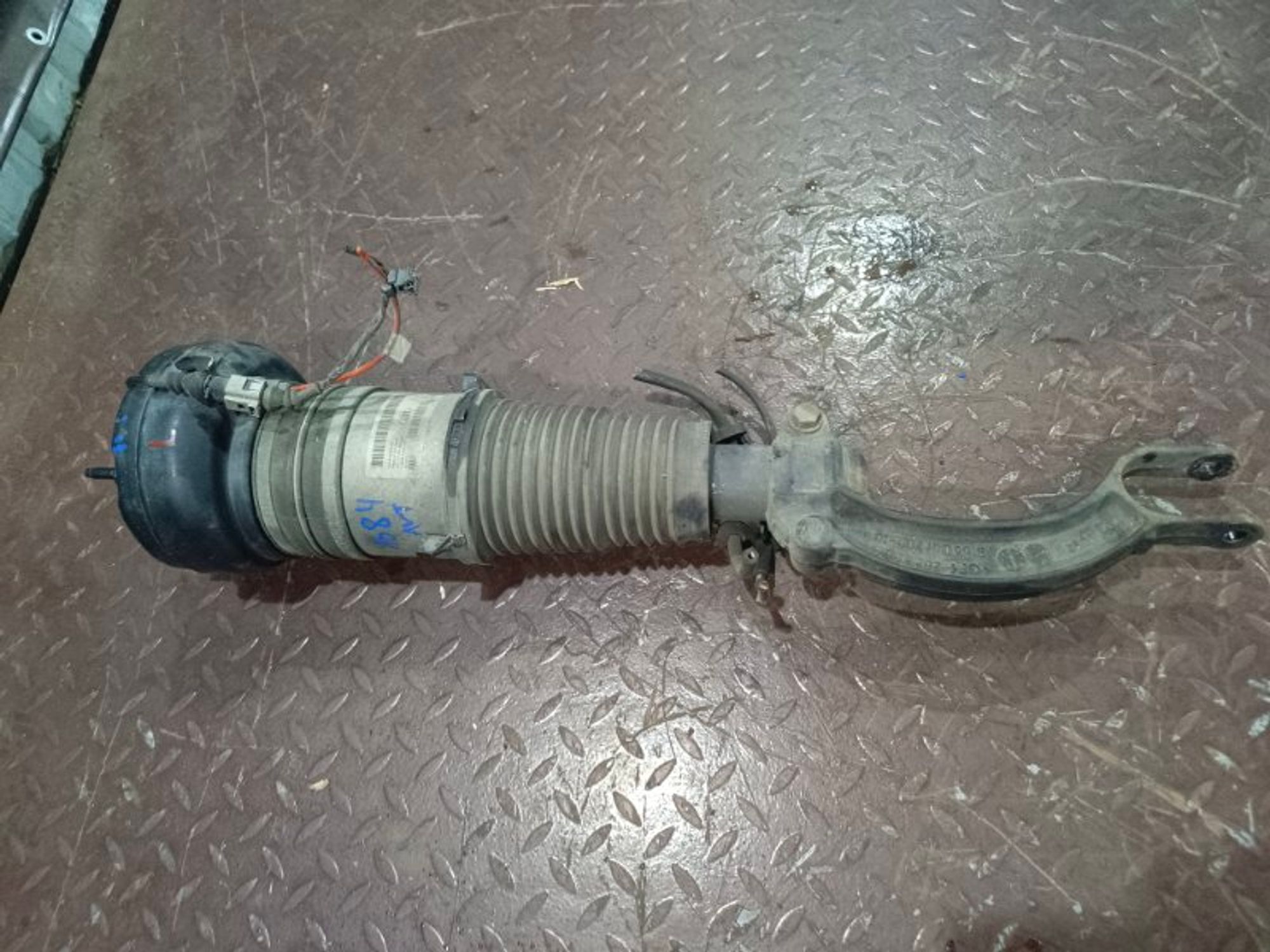 Амортизатор подвески передний левый Audi A6, 28000 рублей, Ростов-на-Дону