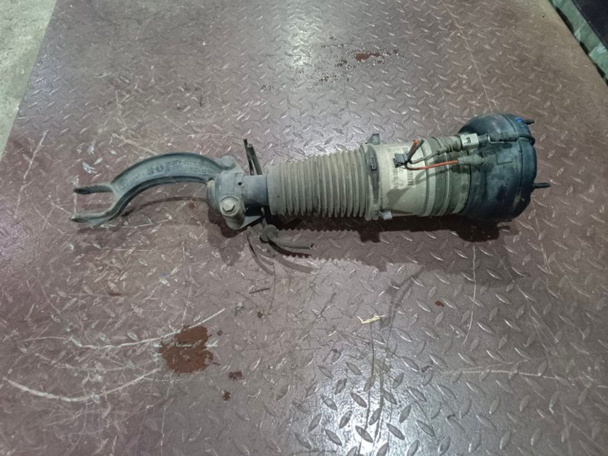 Амортизатор подвески передний левый Audi A6, 28000 рублей, Ростов-на-Дону