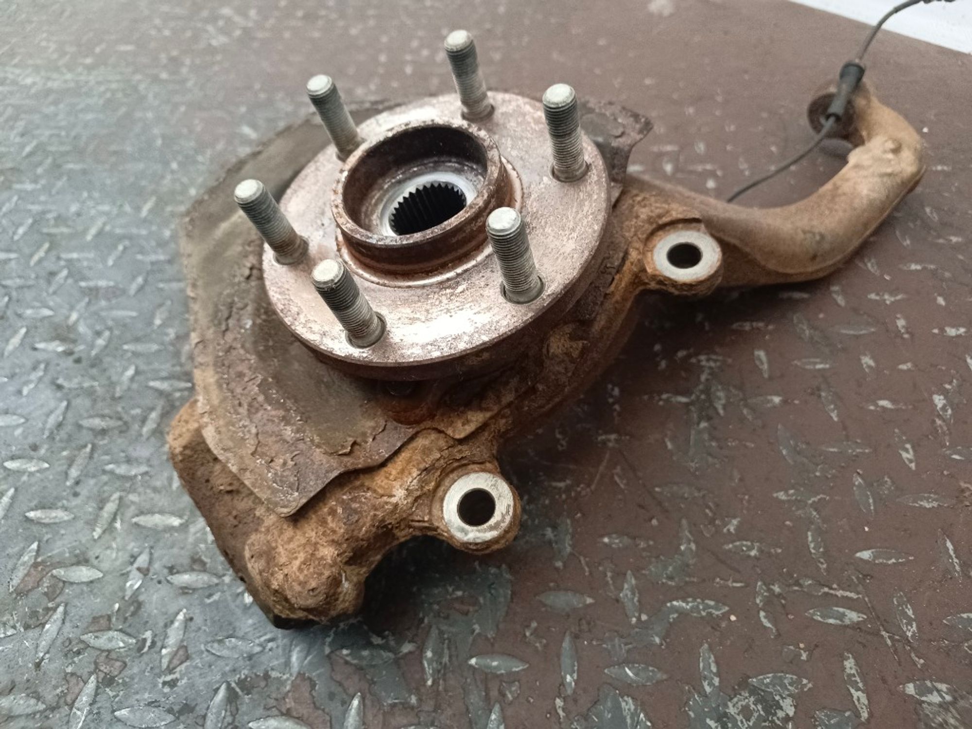 Кулак поворотный передний левый Nissan Navara, 5000 рублей, Ростов-на-Дону