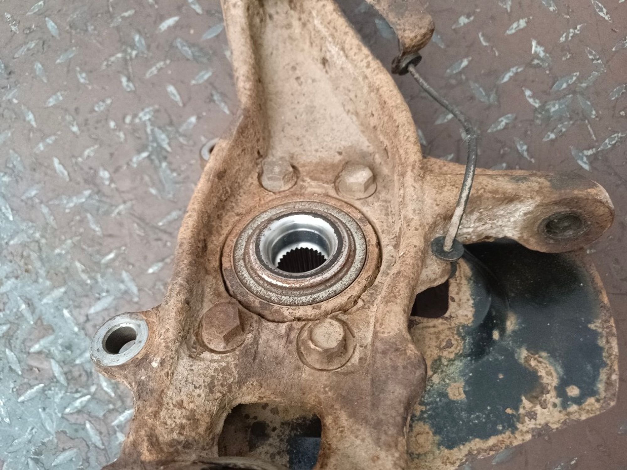 Кулак поворотный передний левый Nissan Navara, 5000 рублей, Ростов-на-Дону