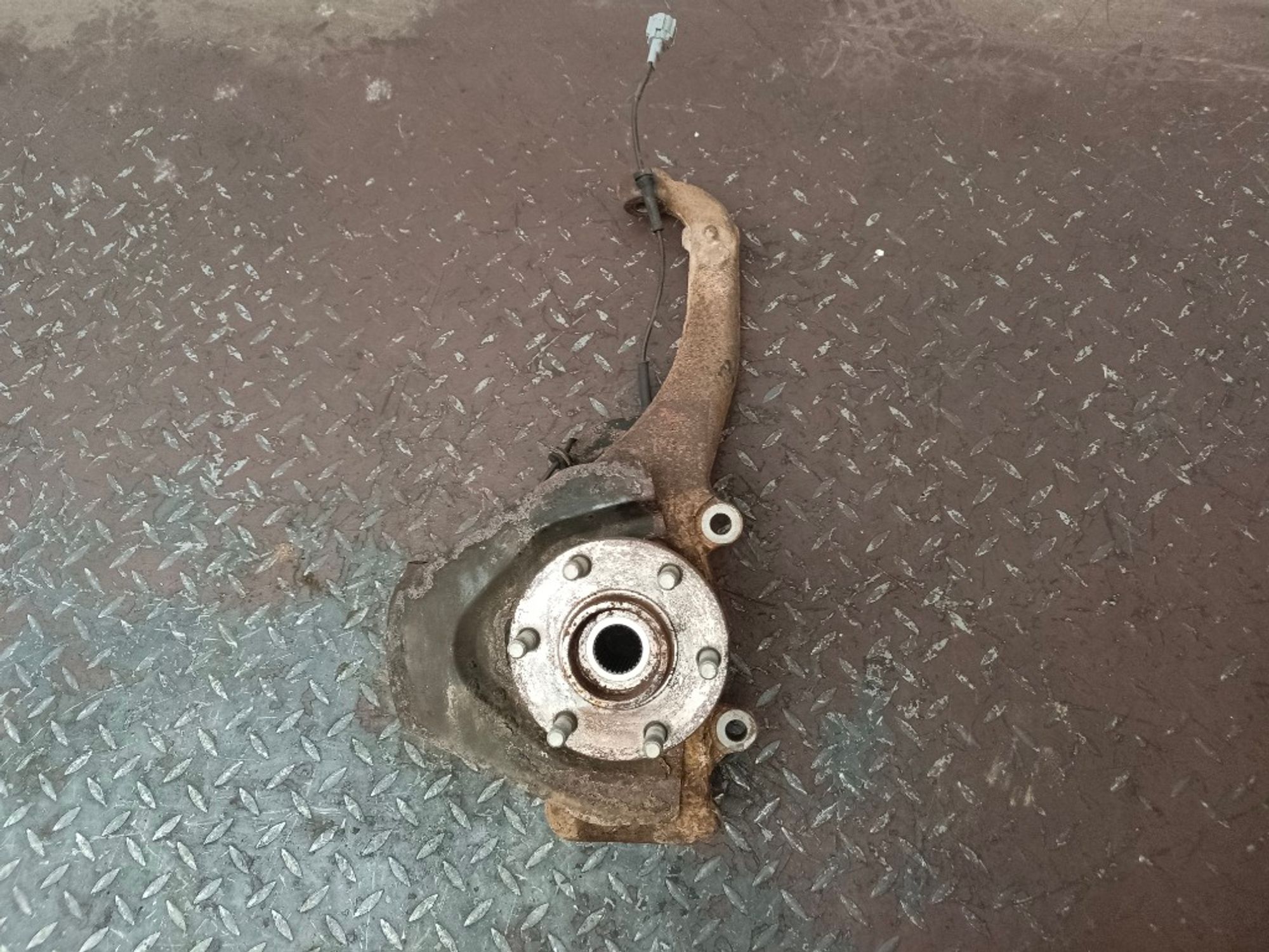 Кулак поворотный передний левый Nissan Navara, 5000 рублей, Ростов-на-Дону