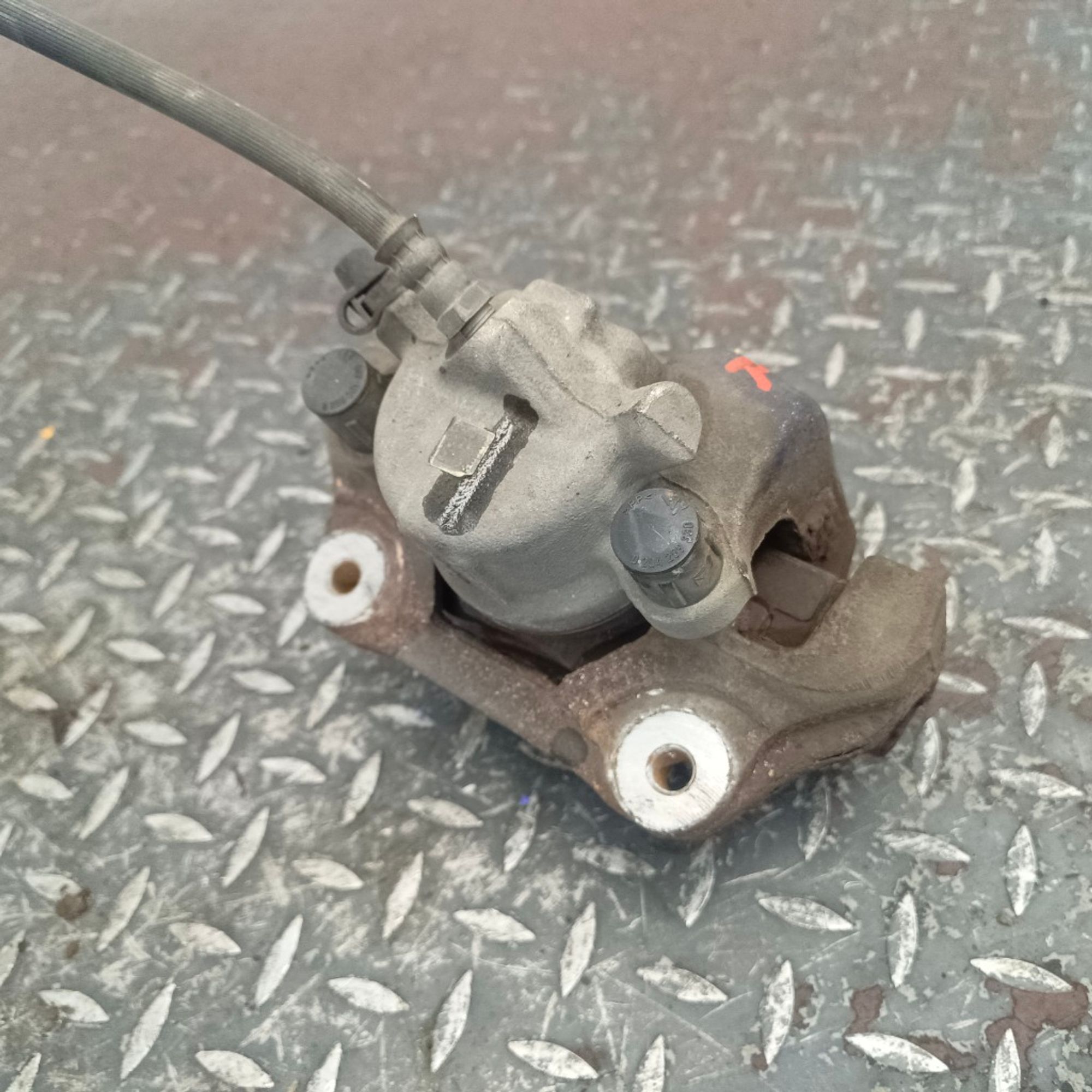 Суппорт тормозной передний правый BMW 3 SERIES F30, 3000 рублей, Ростов-на-Дону