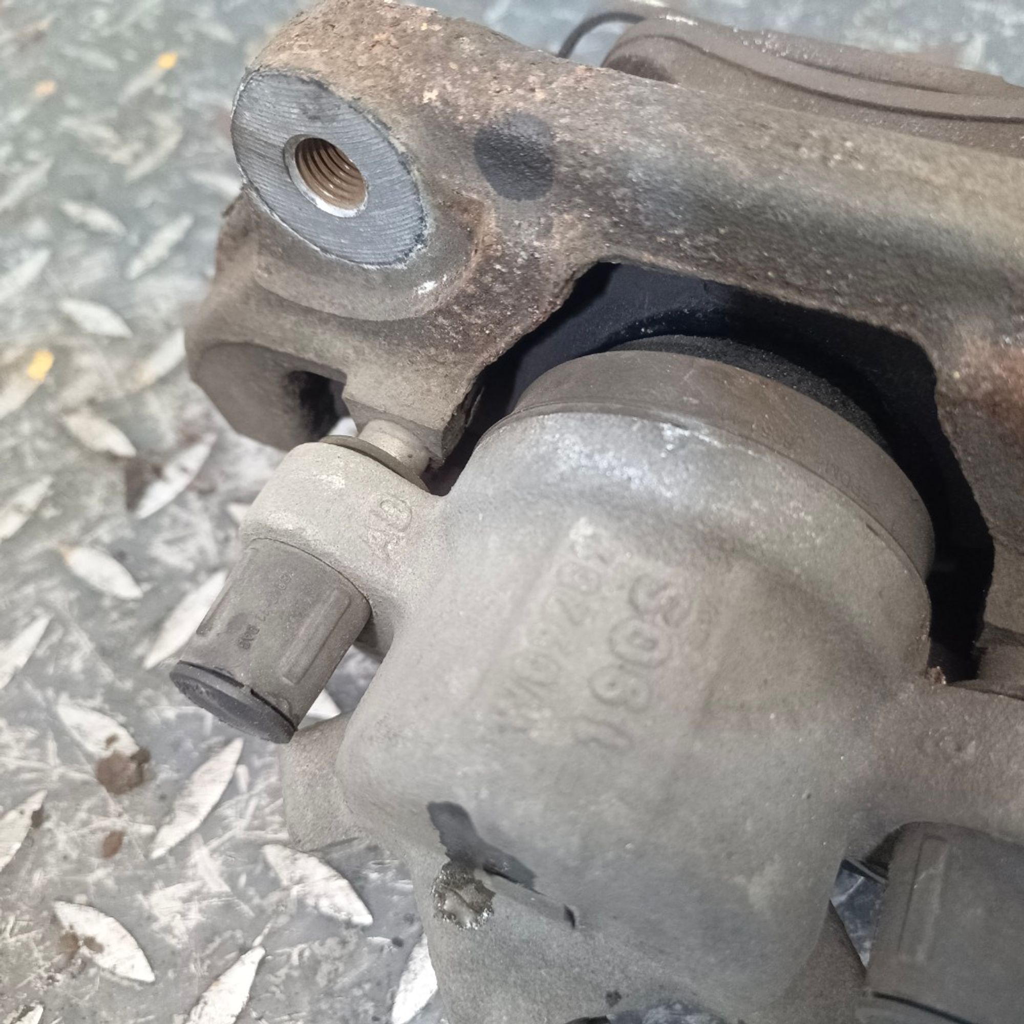 Суппорт тормозной передний правый BMW 3 SERIES F30, 3000 рублей, Ростов-на-Дону