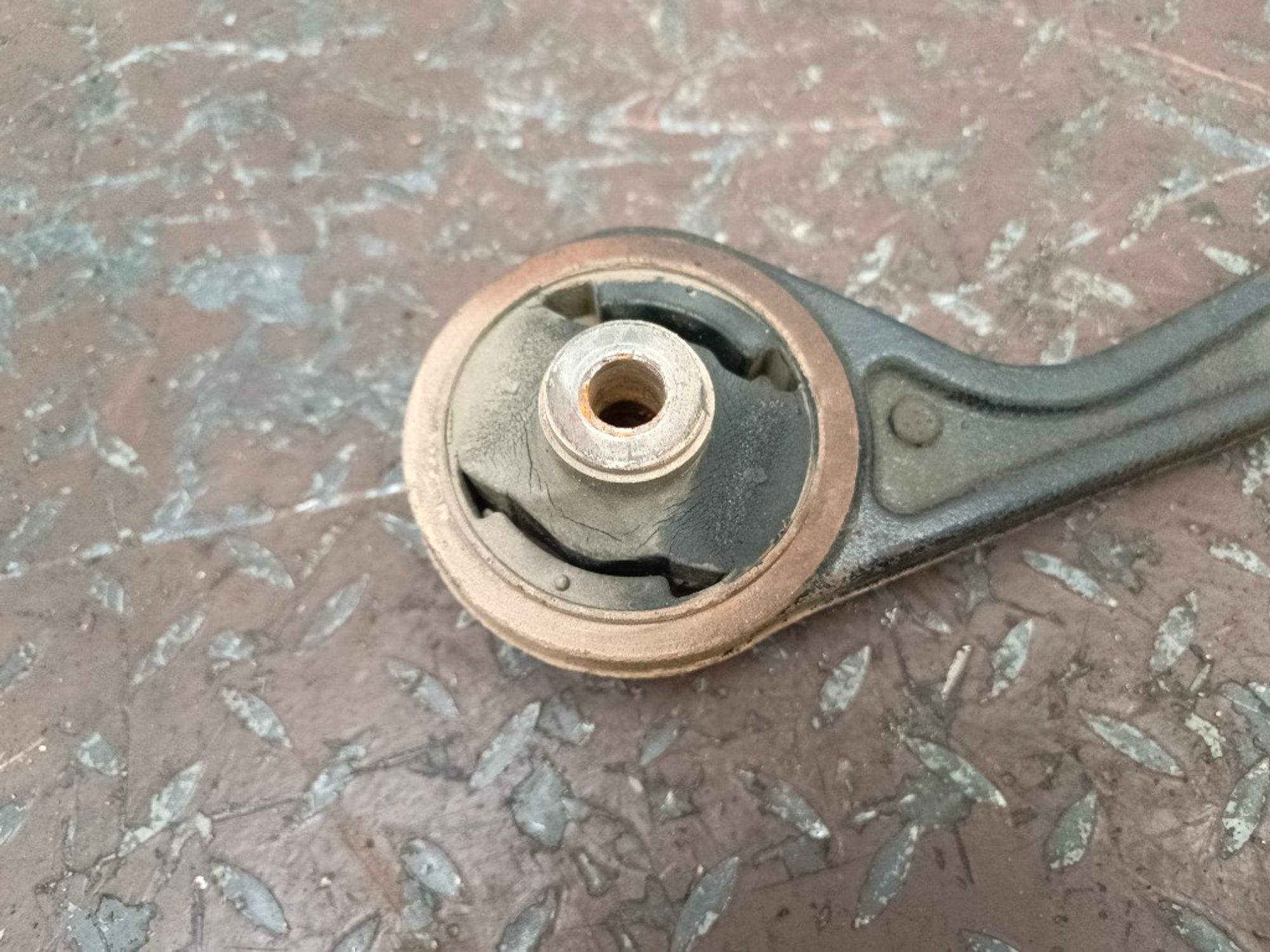 Рычаг подвески нижний передний правый Honda, 3500 рублей, Ростов-на-Дону