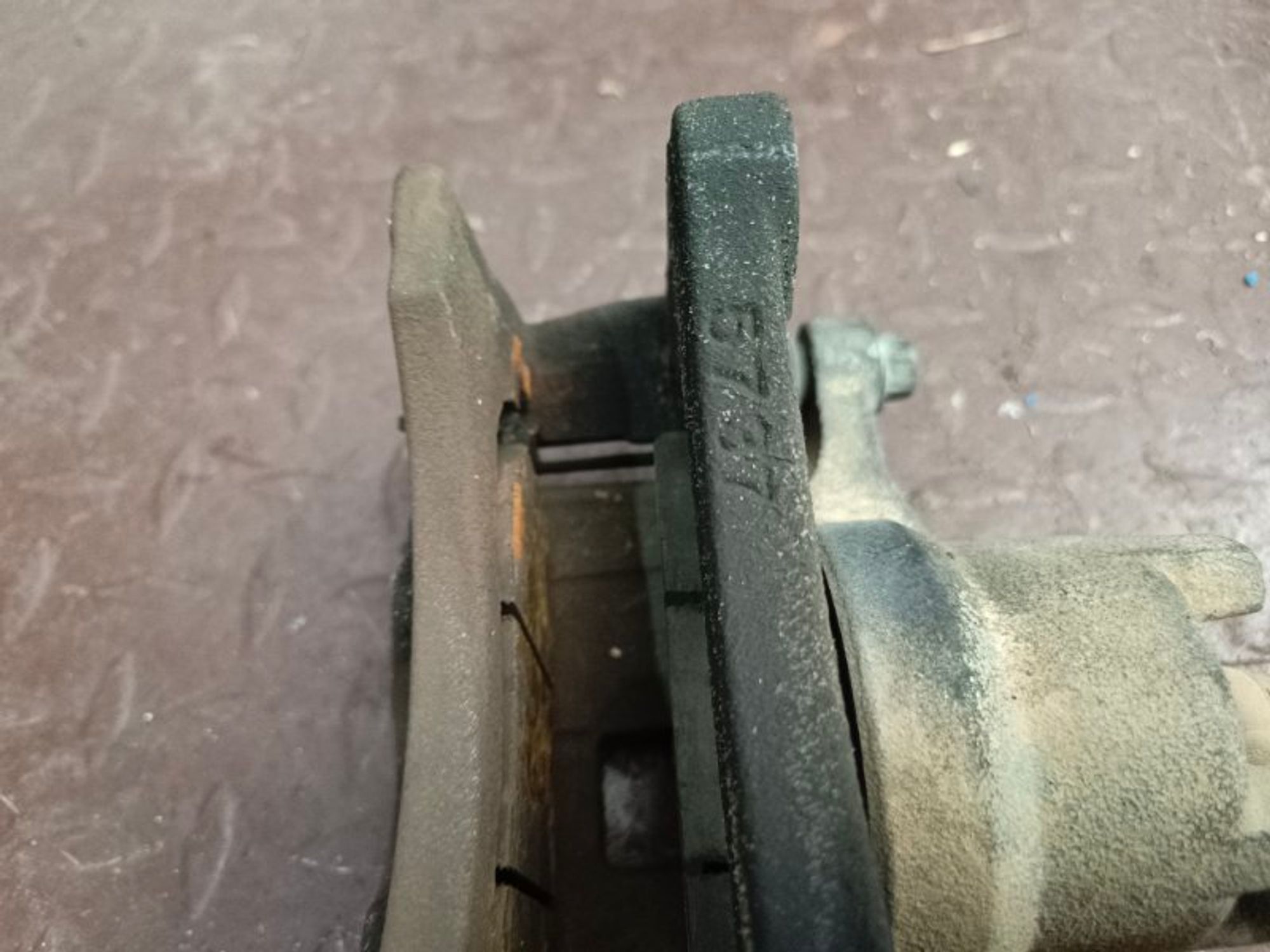 Суппорт тормозной передний правый Mitsubishi, 3000 рублей, Ростов-на-Дону