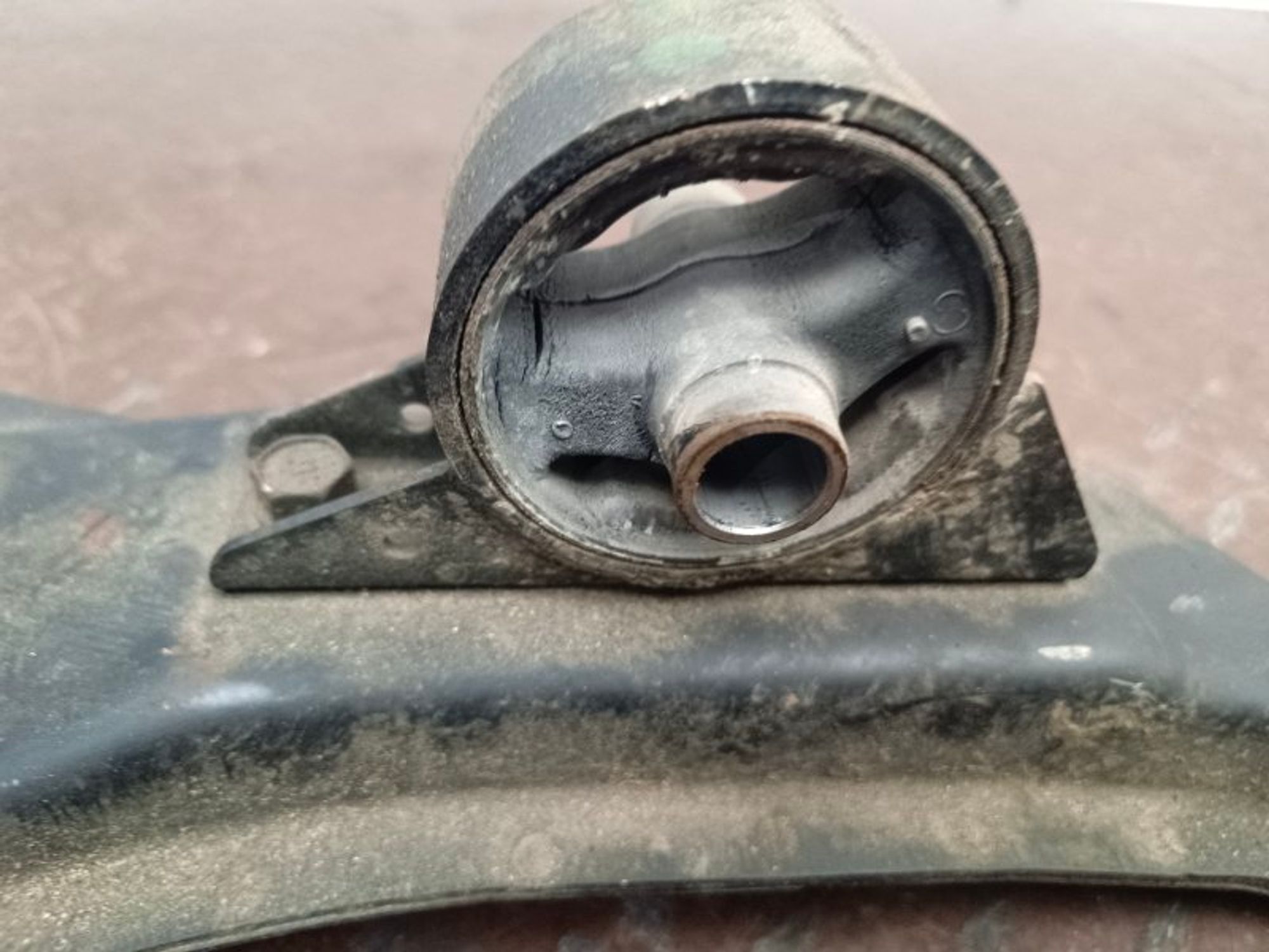 Балка продольная под ДВС Mitsubishi Galant 4G94, 2000 рублей, Ростов-на-Дону