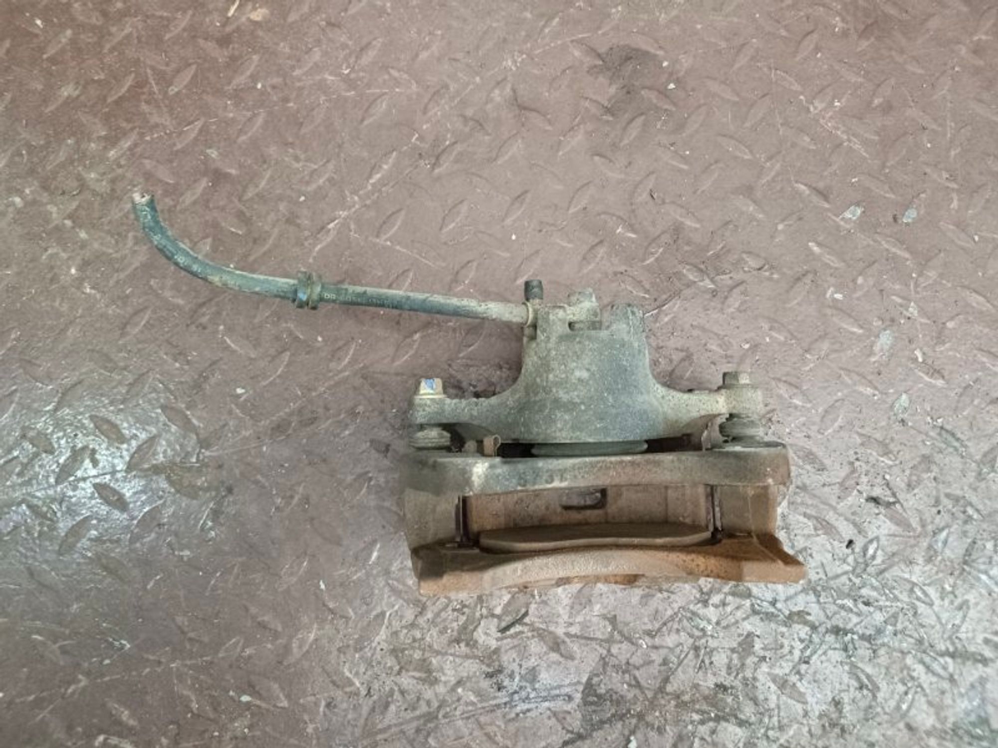 Суппорт тормозной передний правый Mitsubishi, 3000 рублей, Ростов-на-Дону