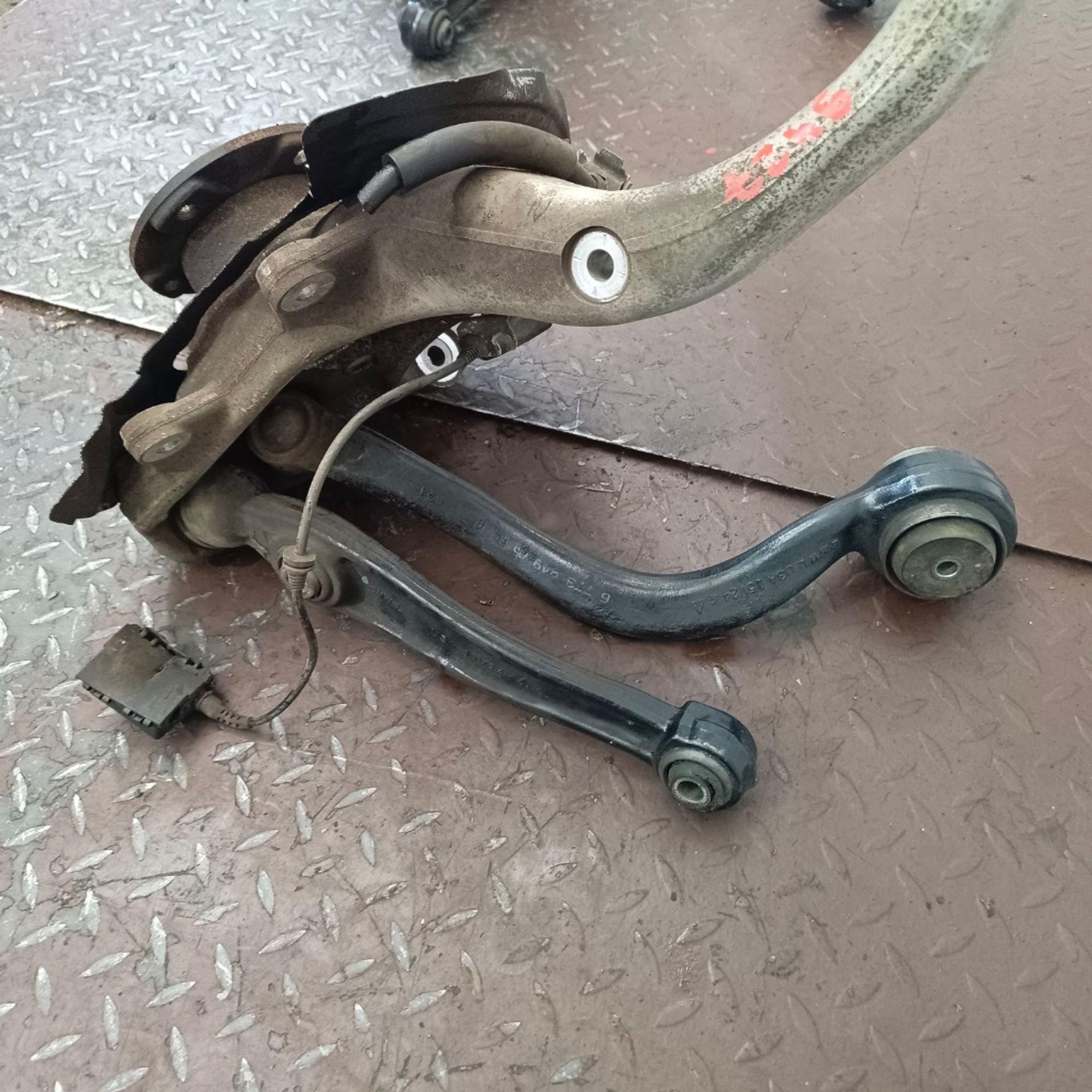 Кулак поворотный передний левый BMW X5 E70 M57D30, 10000 рублей, Ростов-на-Дону