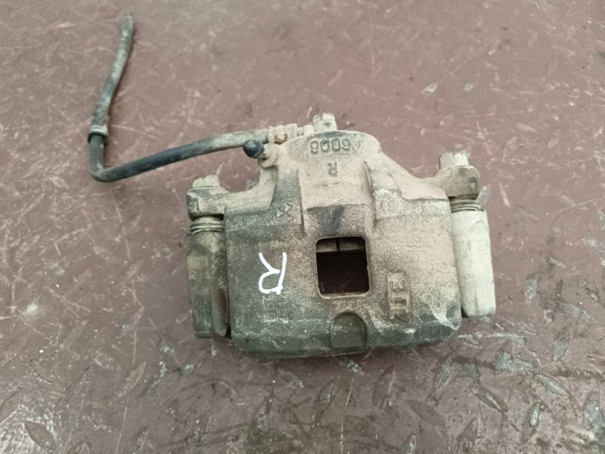 Суппорт тормозной передний правый Mitsubishi, 2000 рублей, Ростов-на-Дону