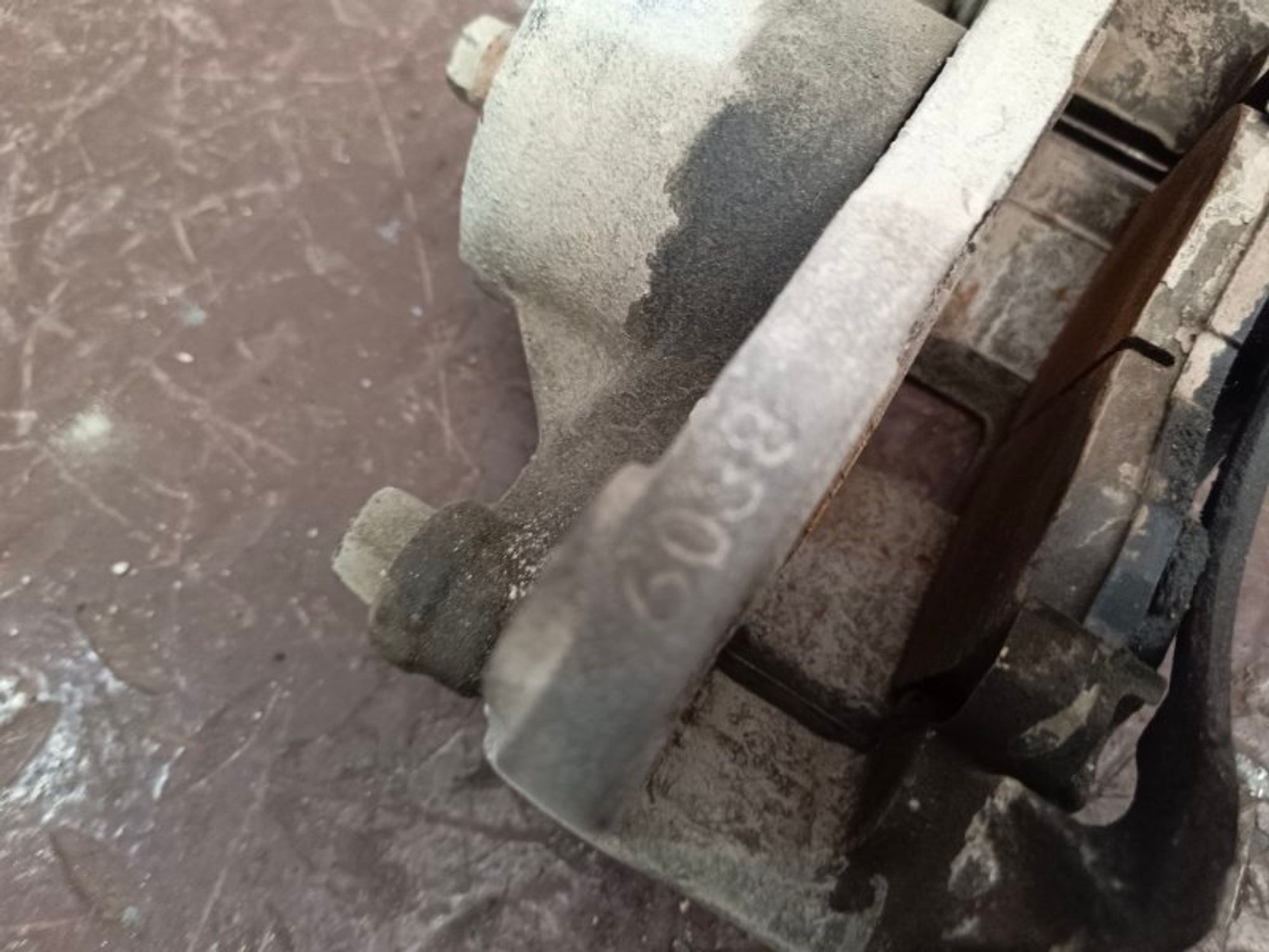 Суппорт тормозной передний правый Mitsubishi, 2000 рублей, Ростов-на-Дону