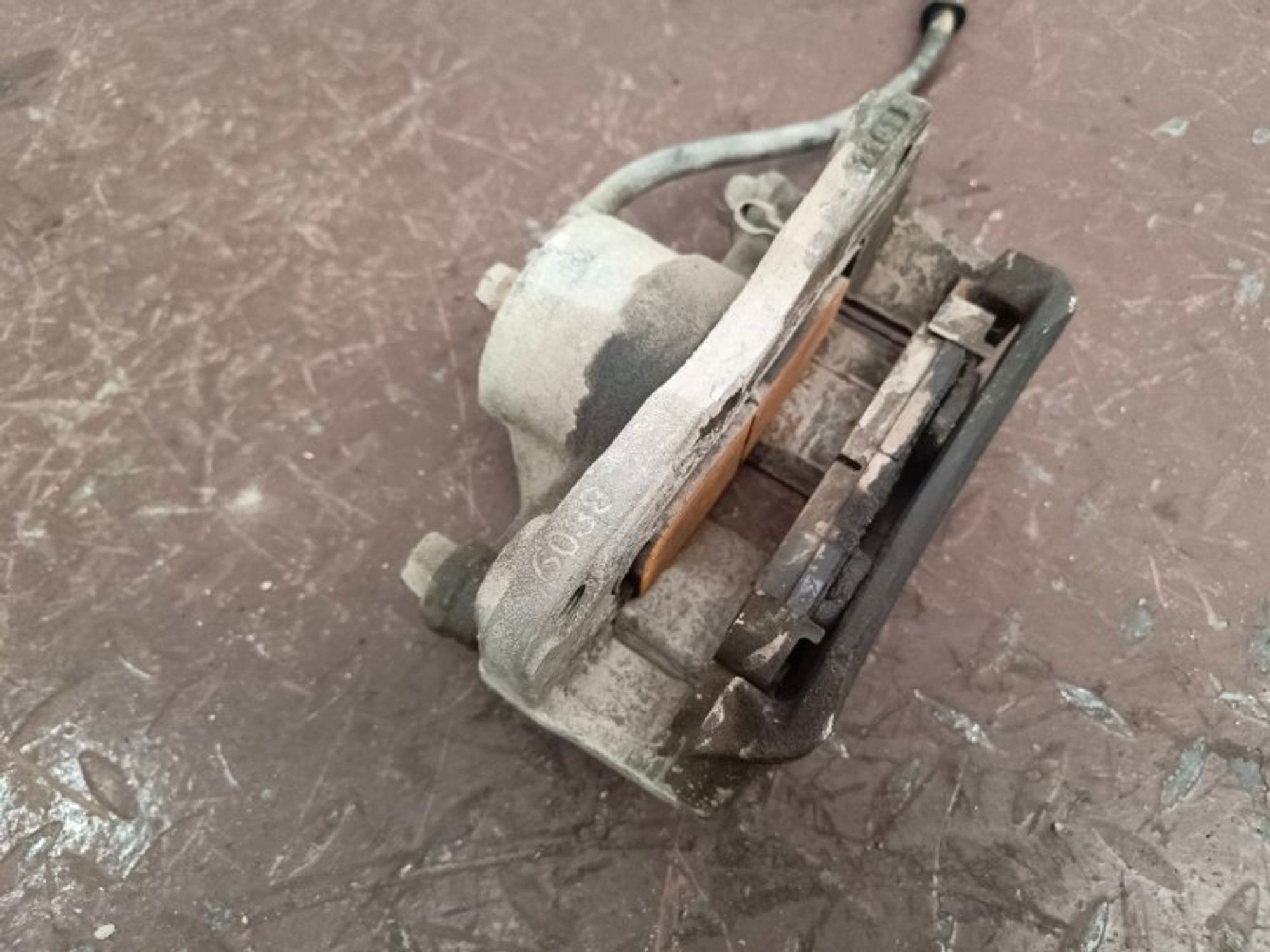 Суппорт тормозной передний правый Mitsubishi, 2000 рублей, Ростов-на-Дону