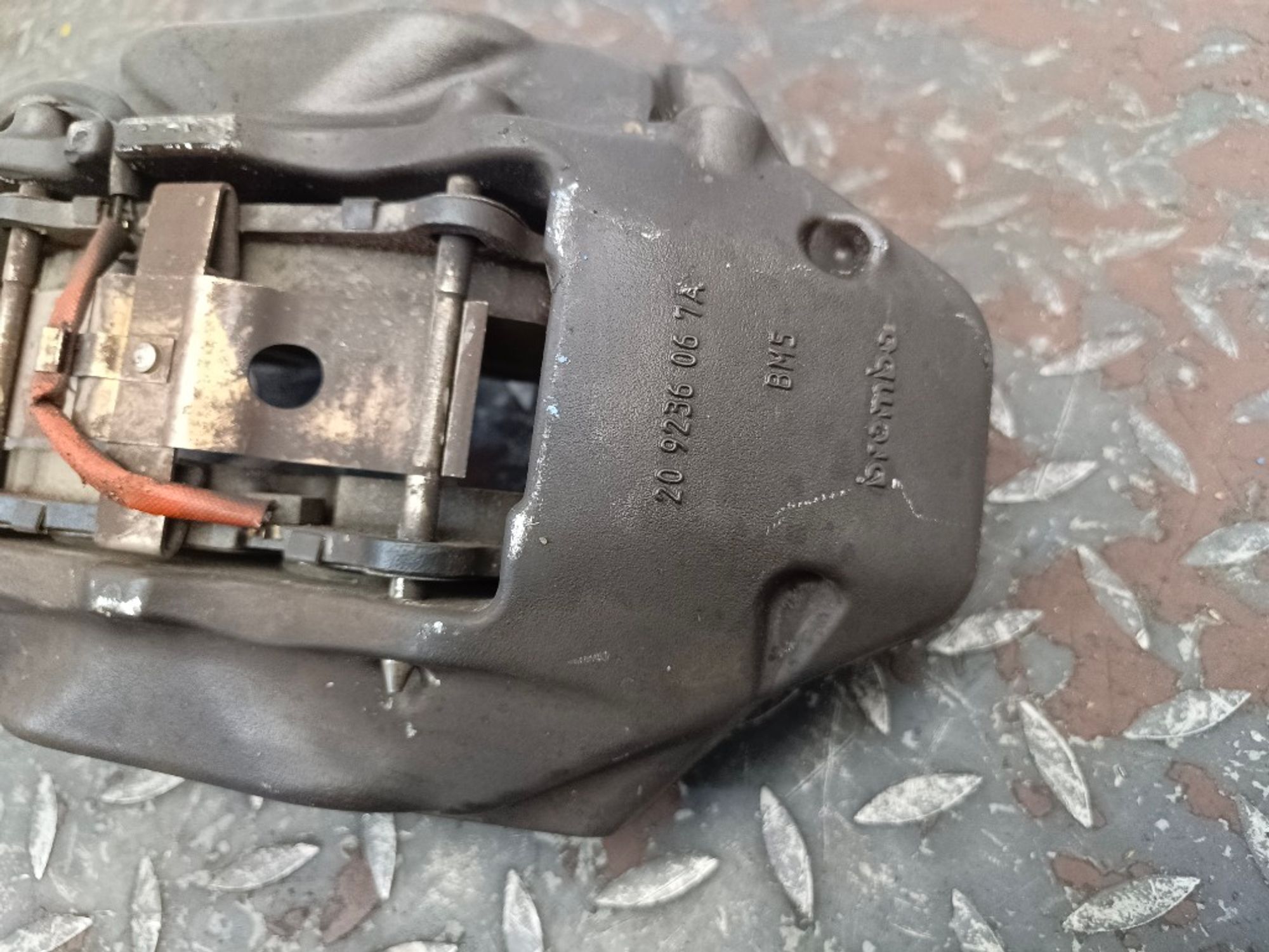 Суппорт тормозной передний правый Volkswagen, 10000 рублей, Ростов-на-Дону