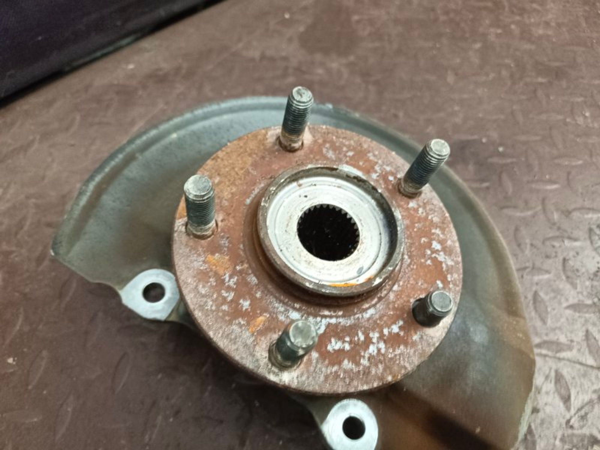 Кулак поворотный передний левый Mitsubishi, 3000 рублей, Ростов-на-Дону