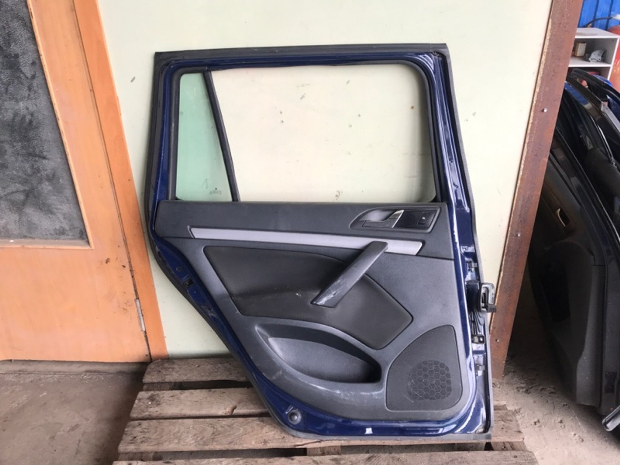 Дверь боковая задняя левая Skoda Octavia A5, 9000 рублей, Ростов-на-Дону