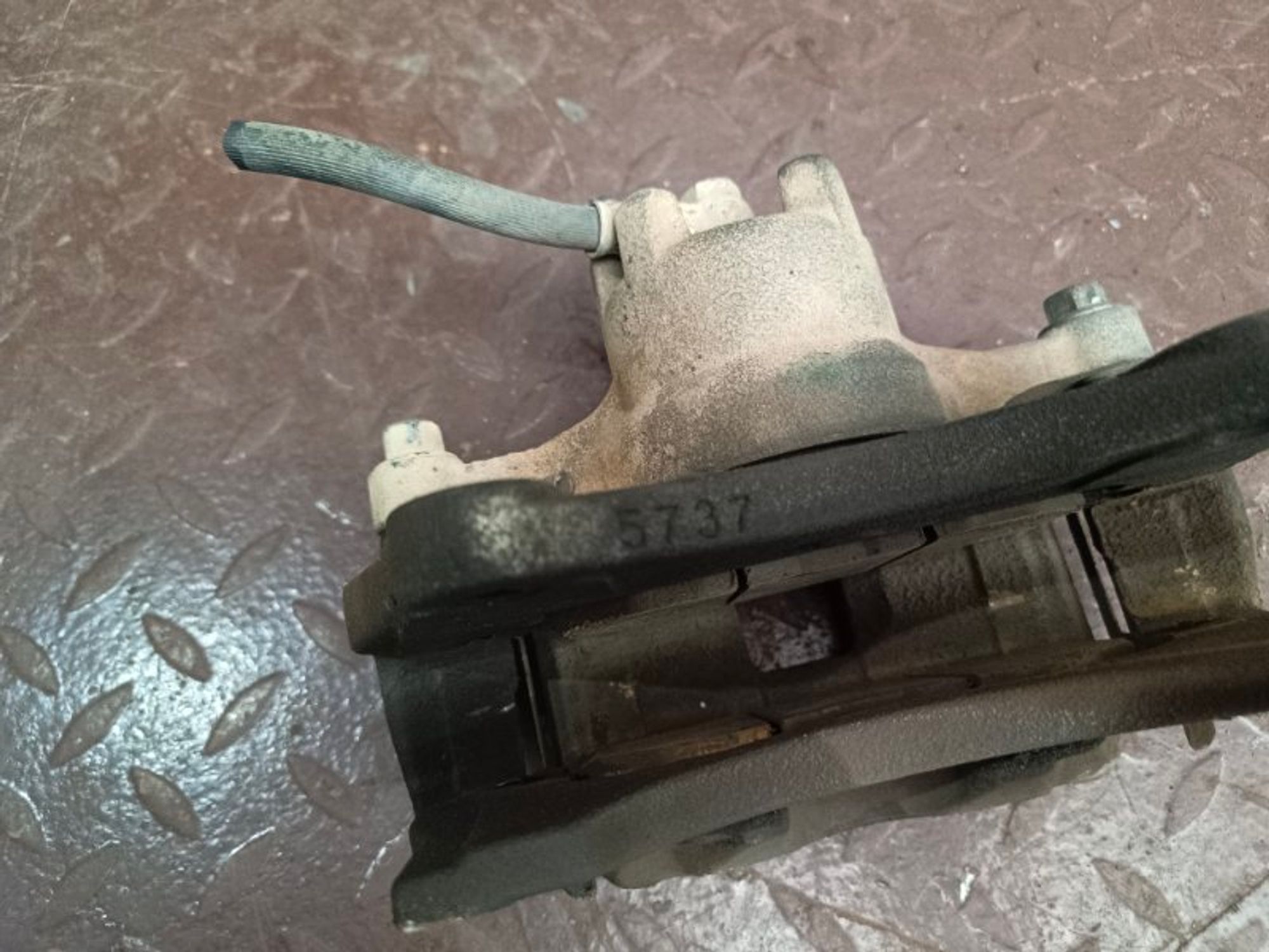 Суппорт тормозной передний левый Mitsubishi, 3000 рублей, Ростов-на-Дону