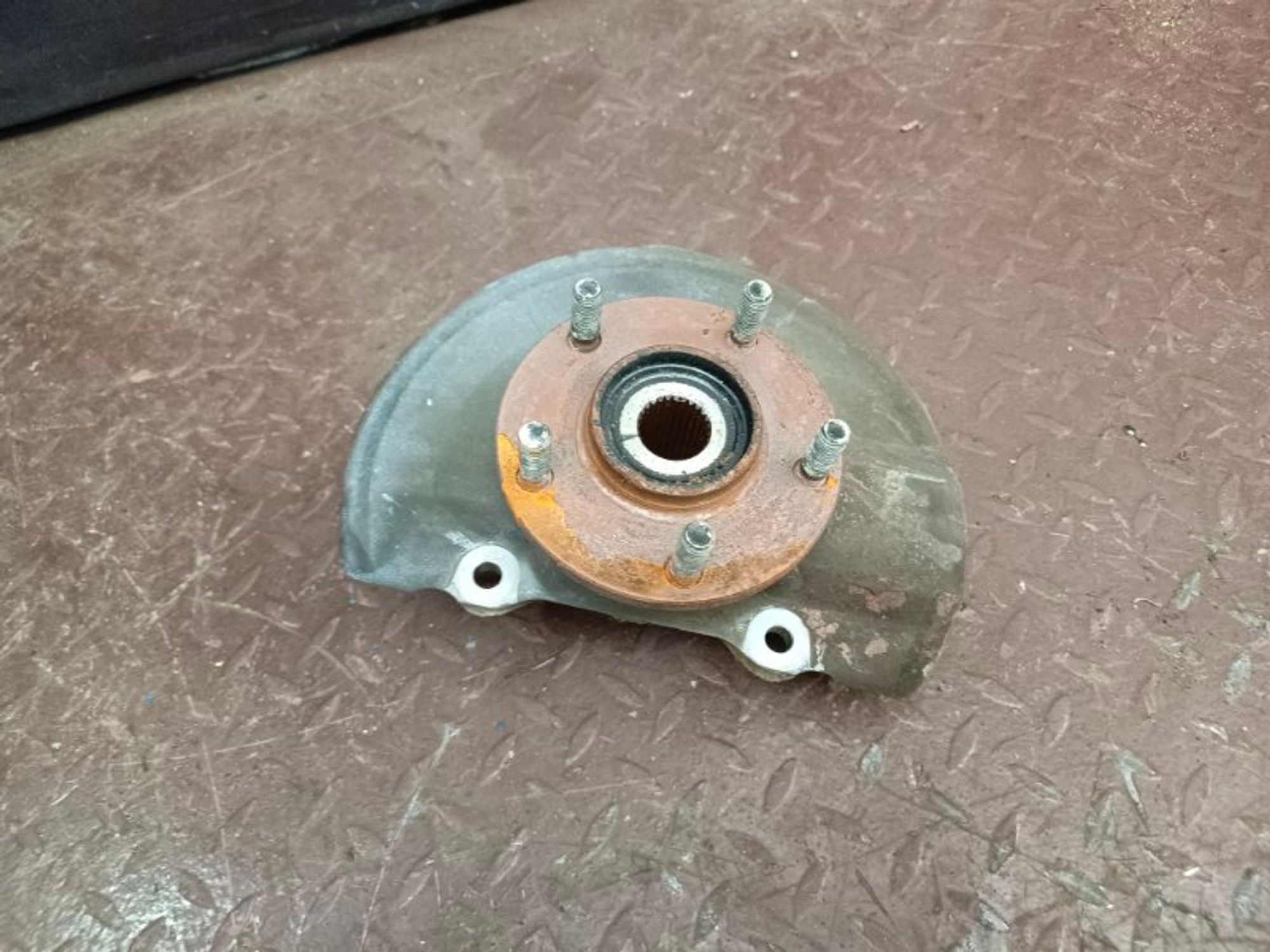 Кулак поворотный передний левый Mitsubishi, 3000 рублей, Ростов-на-Дону