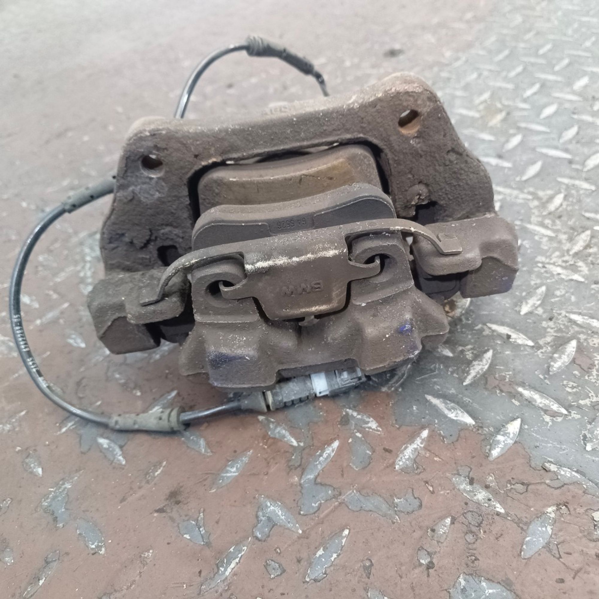 Суппорт тормозной передний левый BMW 3 SERIES F30, 3000 рублей, Ростов-на-Дону