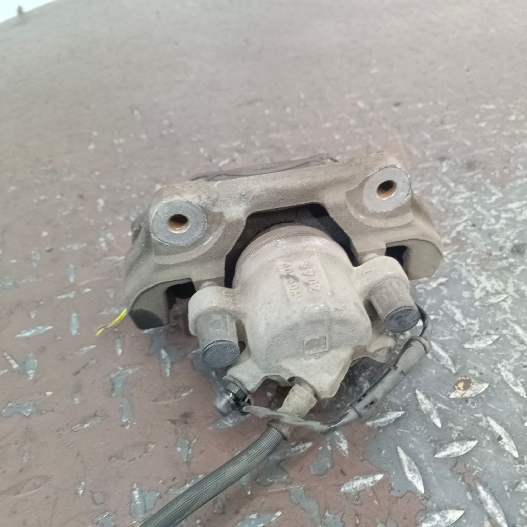 Суппорт тормозной передний левый BMW 3 SERIES F30, 3000 рублей, Ростов-на-Дону