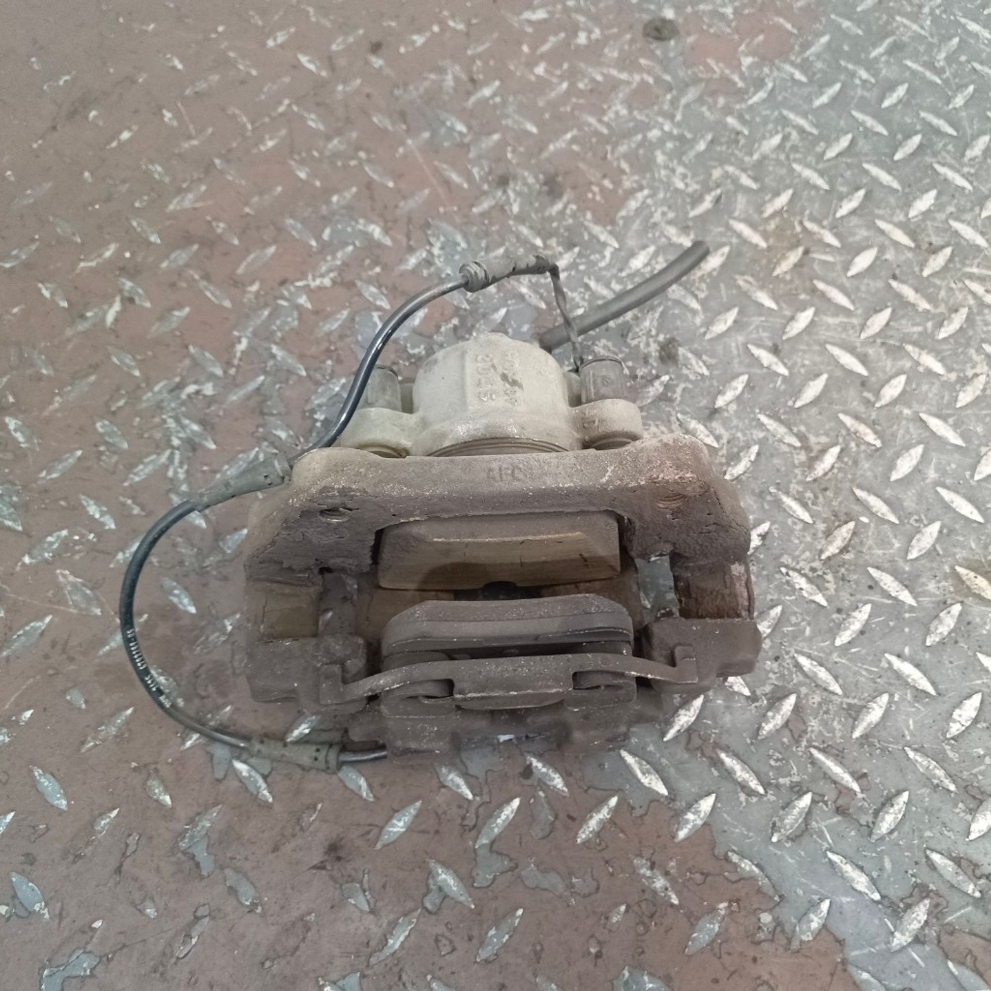 Суппорт тормозной передний левый BMW 3 SERIES F30, 3000 рублей, Ростов-на-Дону